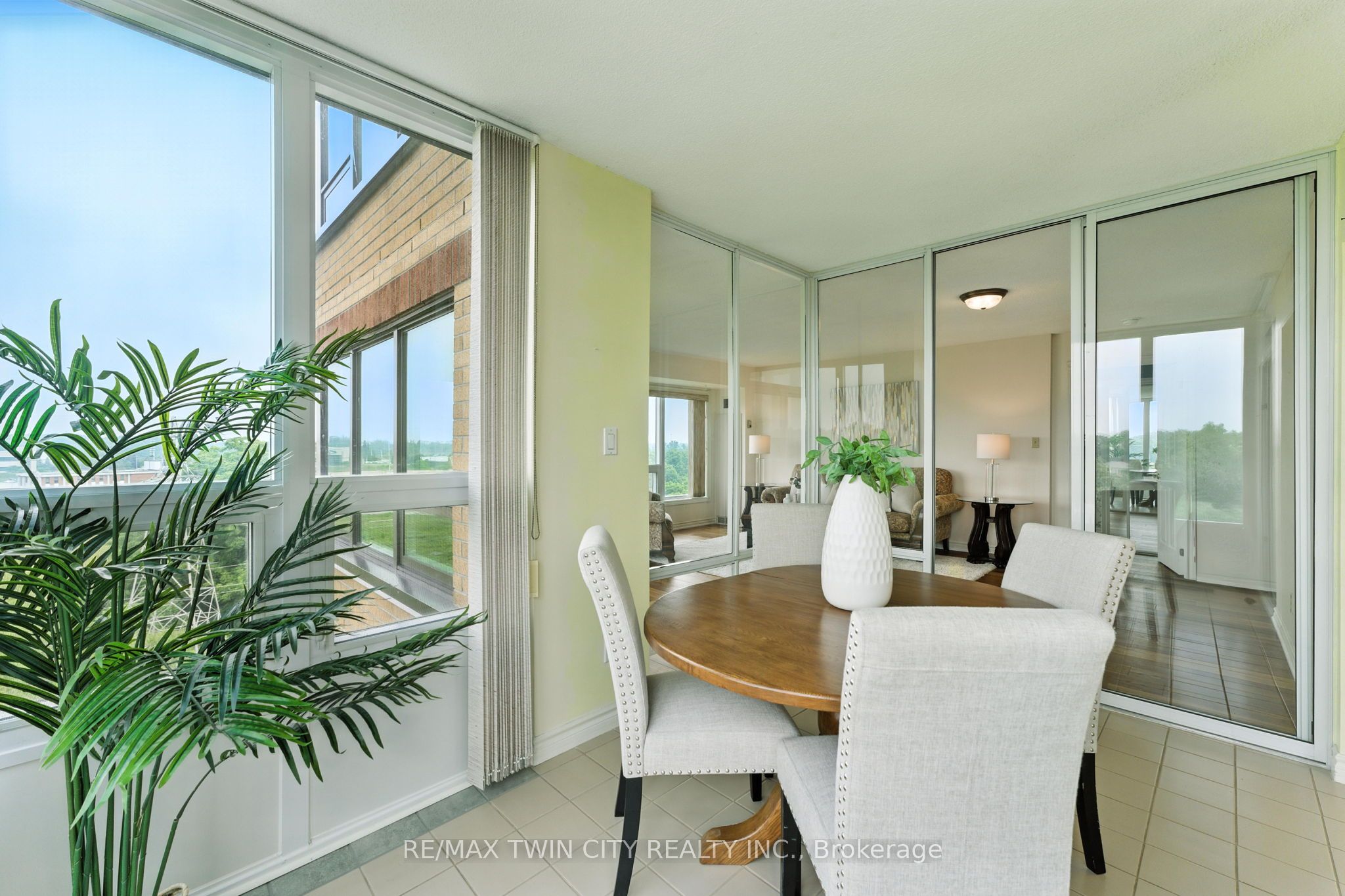 237 King Street W 1104 Property Photo 11