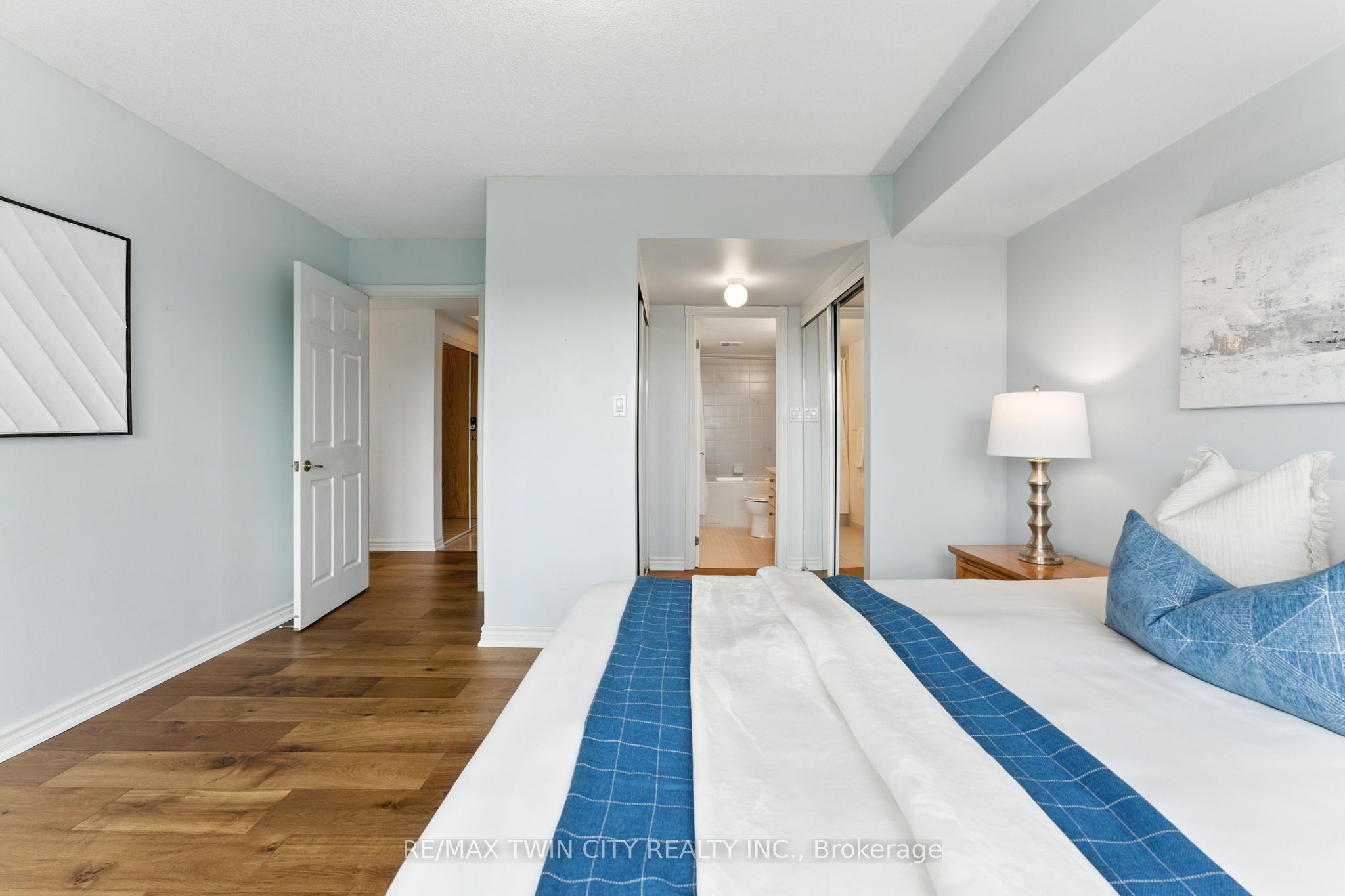 237 King Street W 1104 Property Photo 20