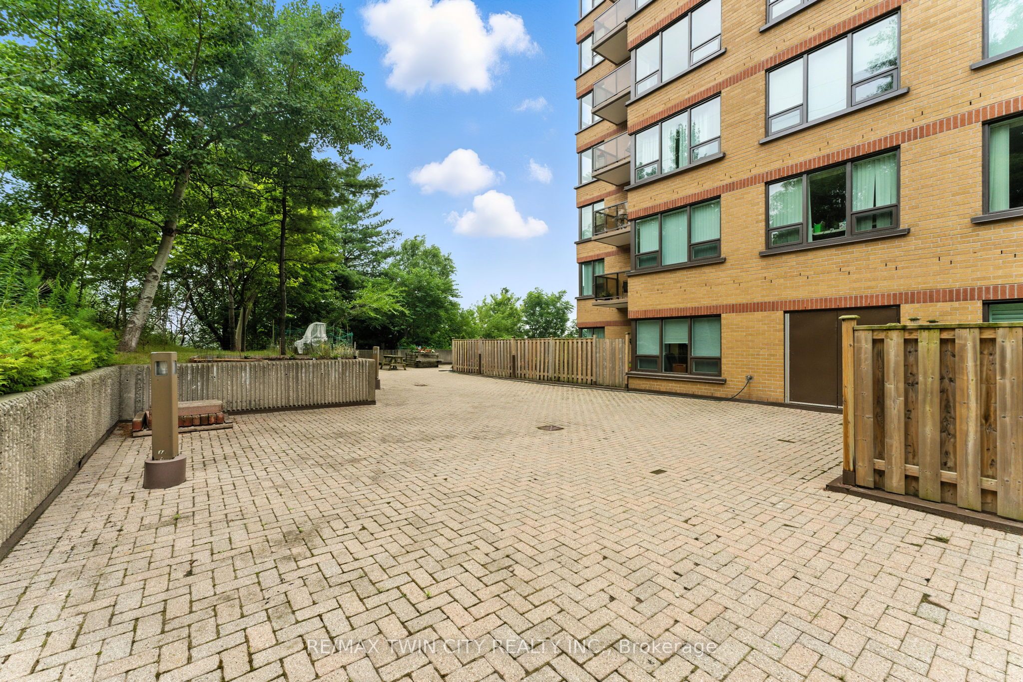 237 King Street W 1104 Property Photo 42