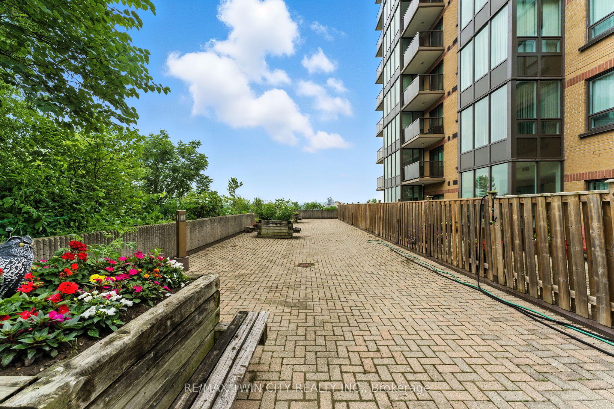 237 King Street W 1104 Property Photo 44