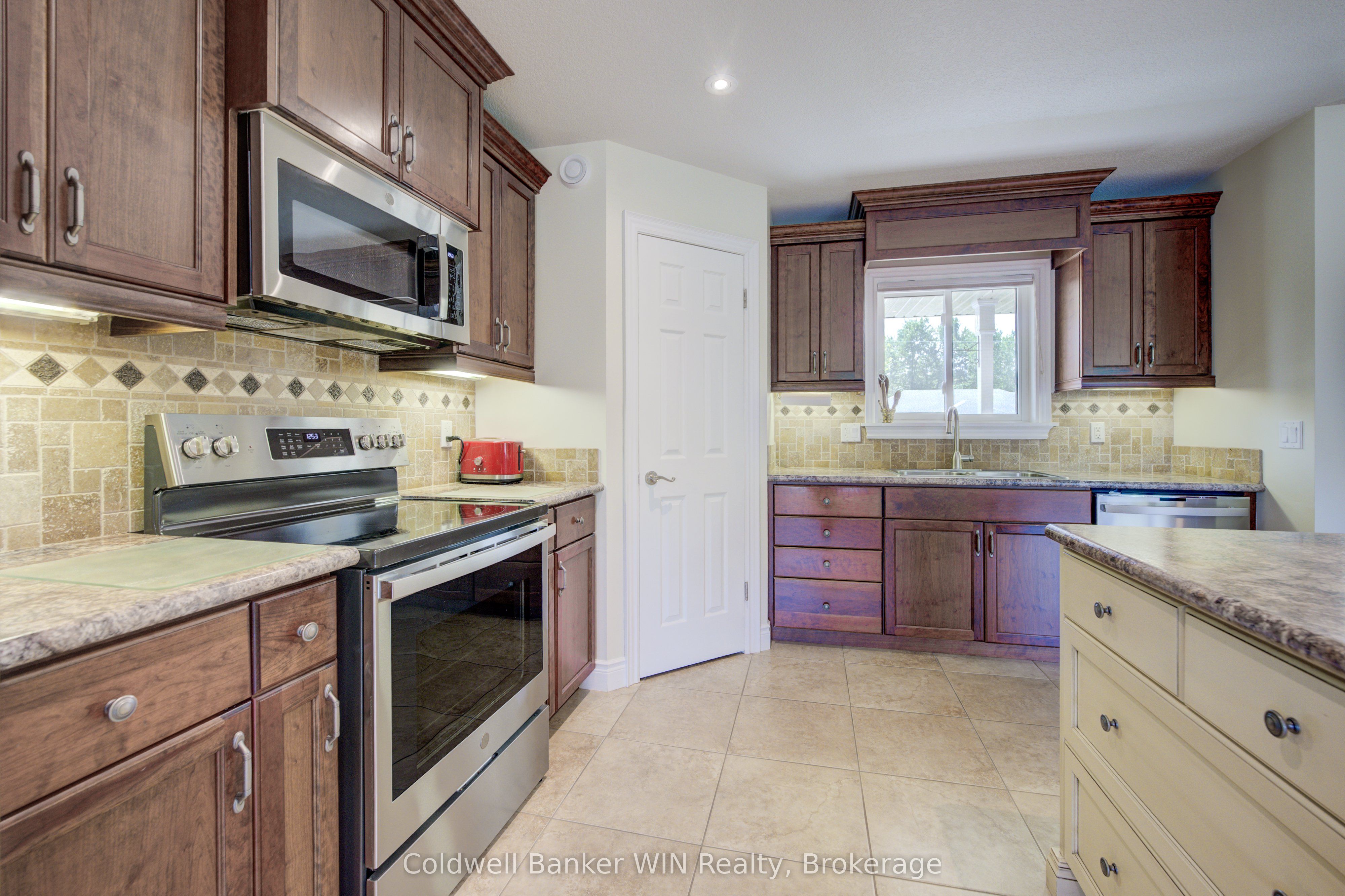 22 Regency Drive Property Photo 8