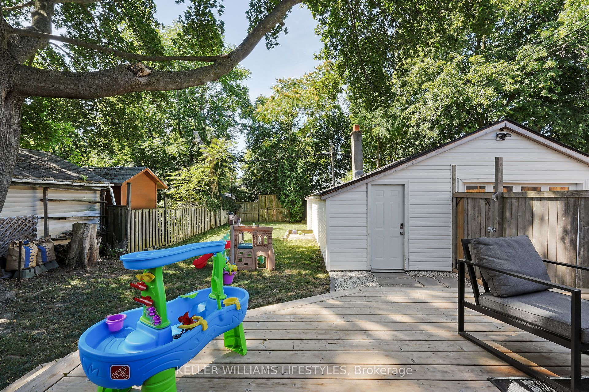 111 Boullee Street Property Photo 25