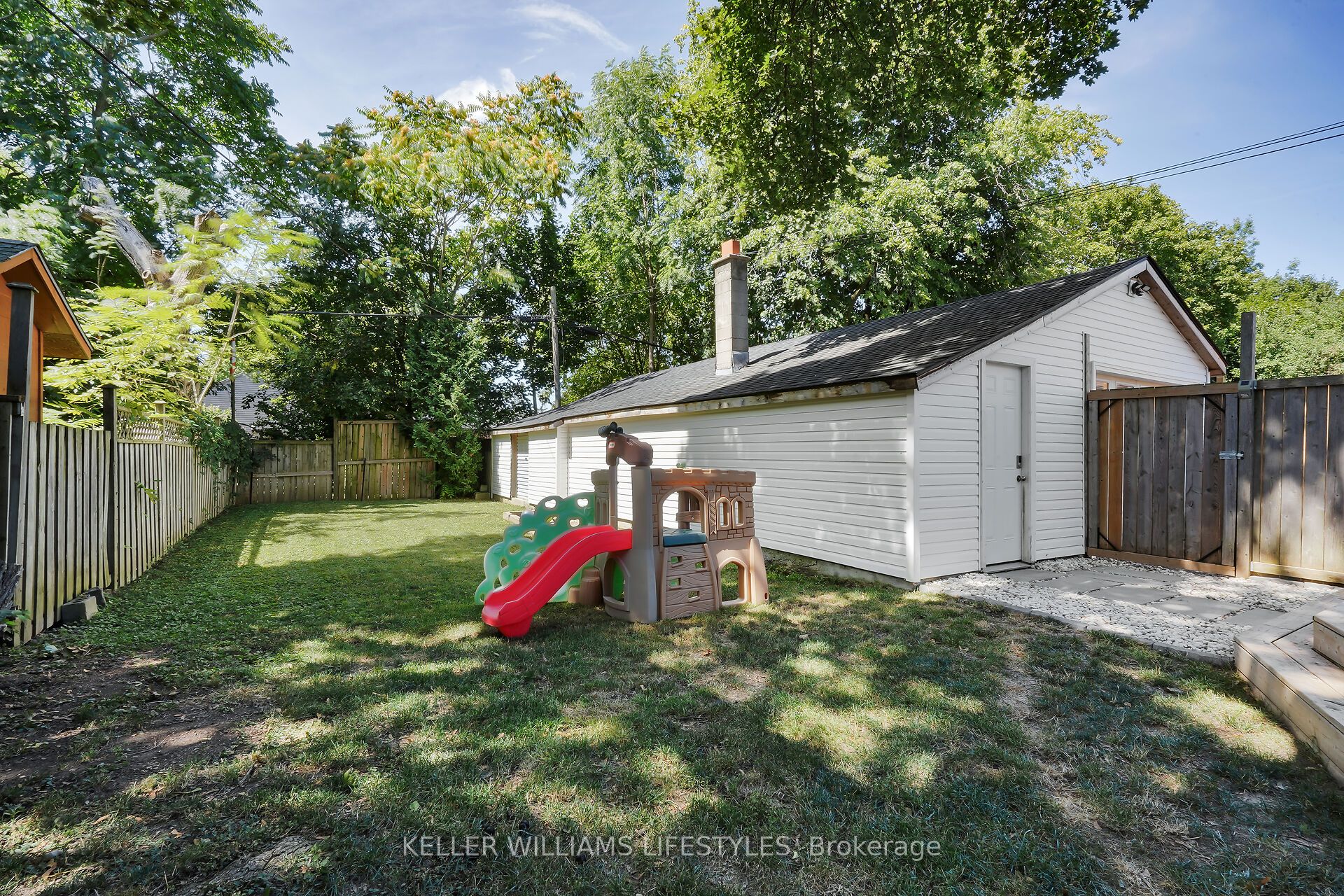 111 Boullee Street Property Photo 26