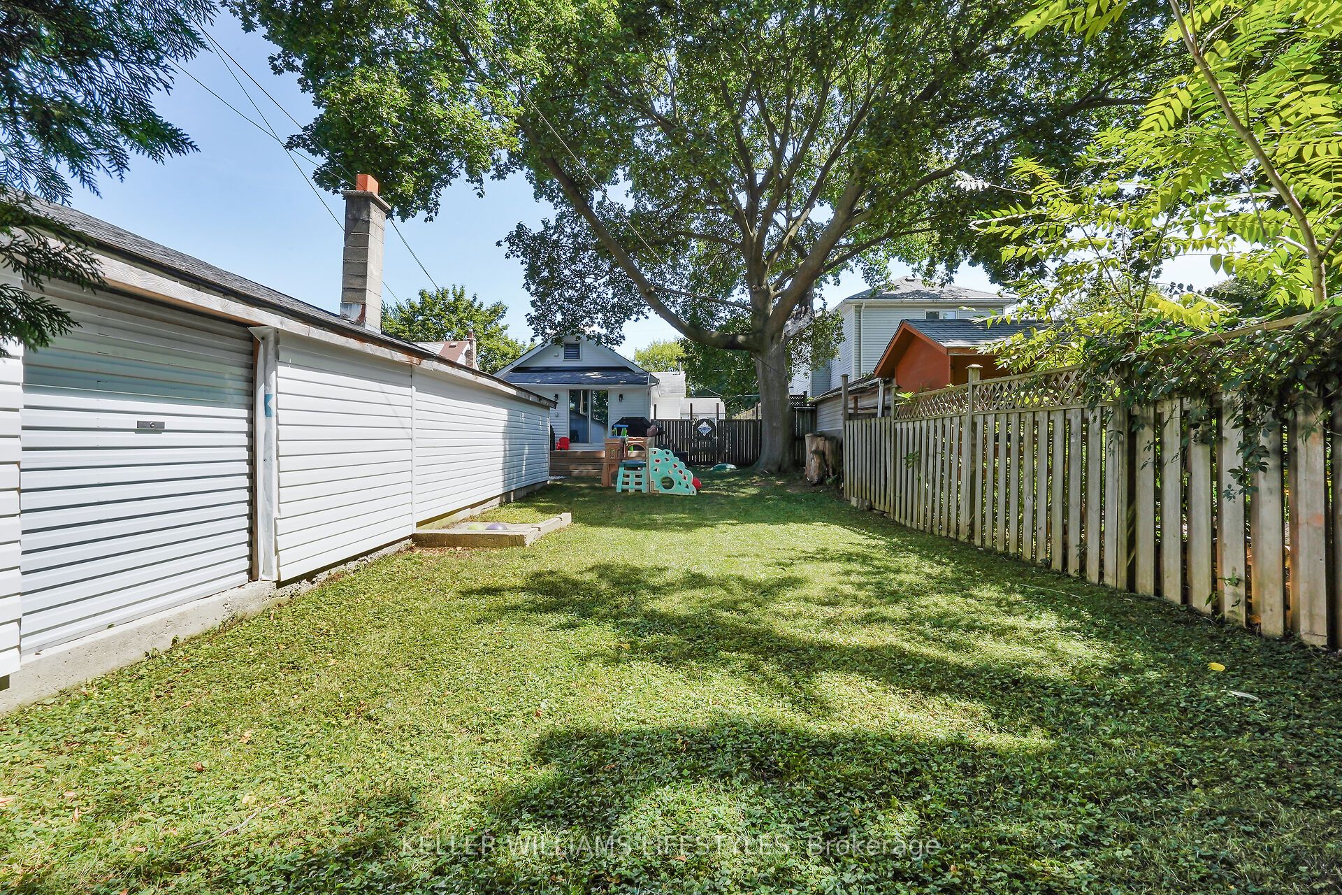 111 Boullee Street Property Photo 27