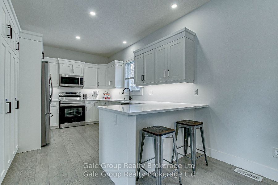 95 Henry Street Property Photo 7