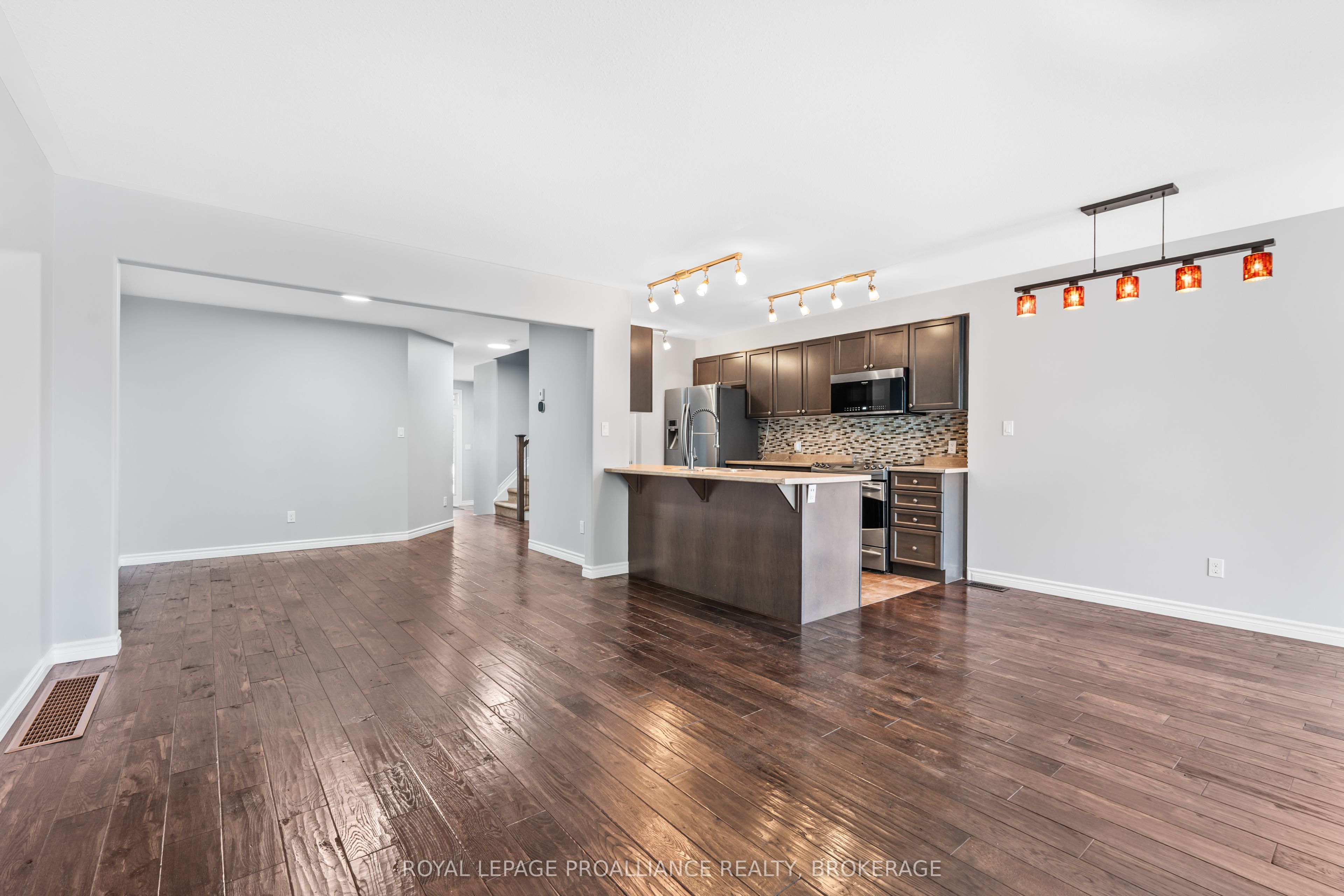 1584 Davenport Crescent Property Photo 10