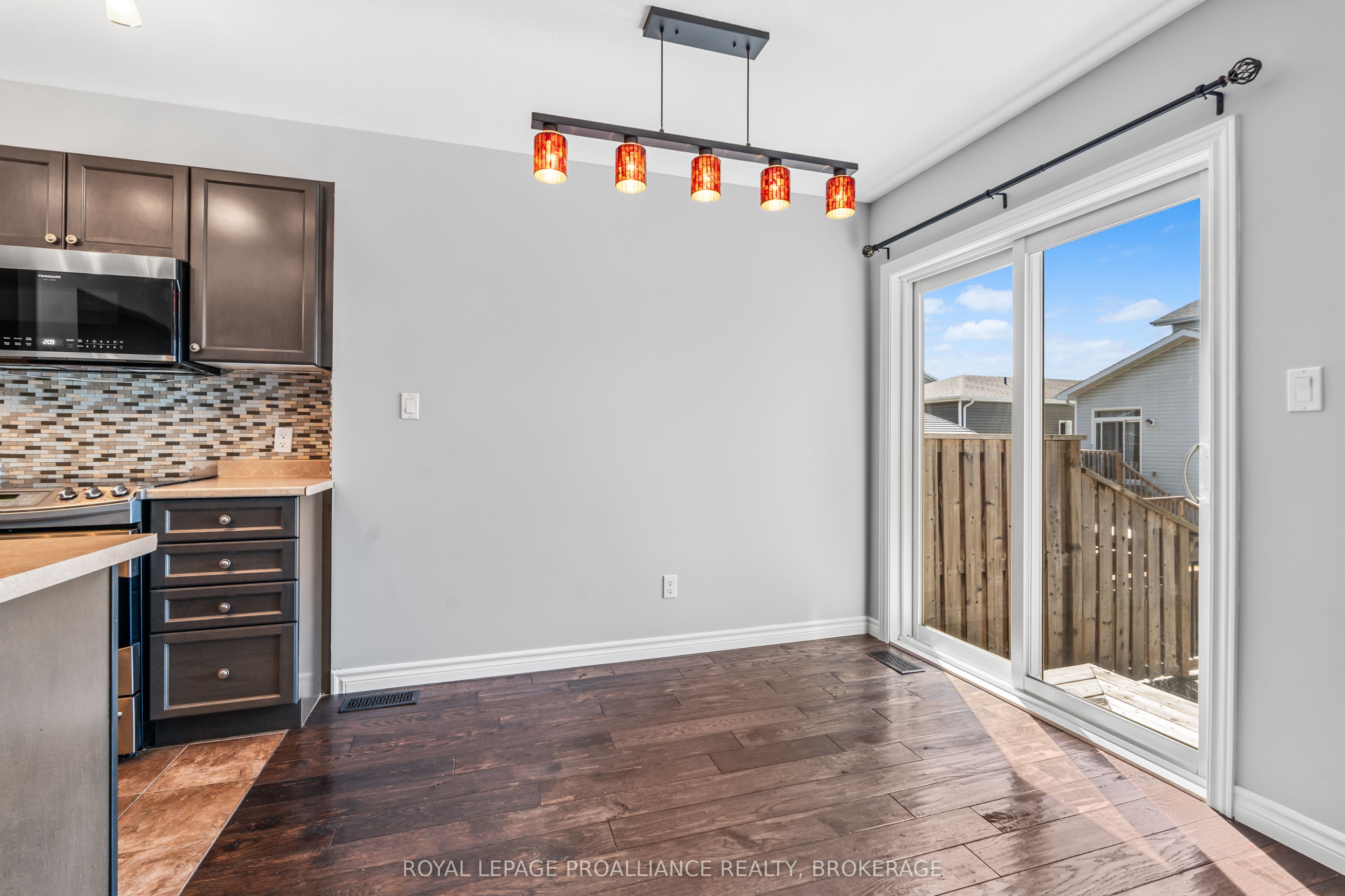 1584 Davenport Crescent Property Photo 12