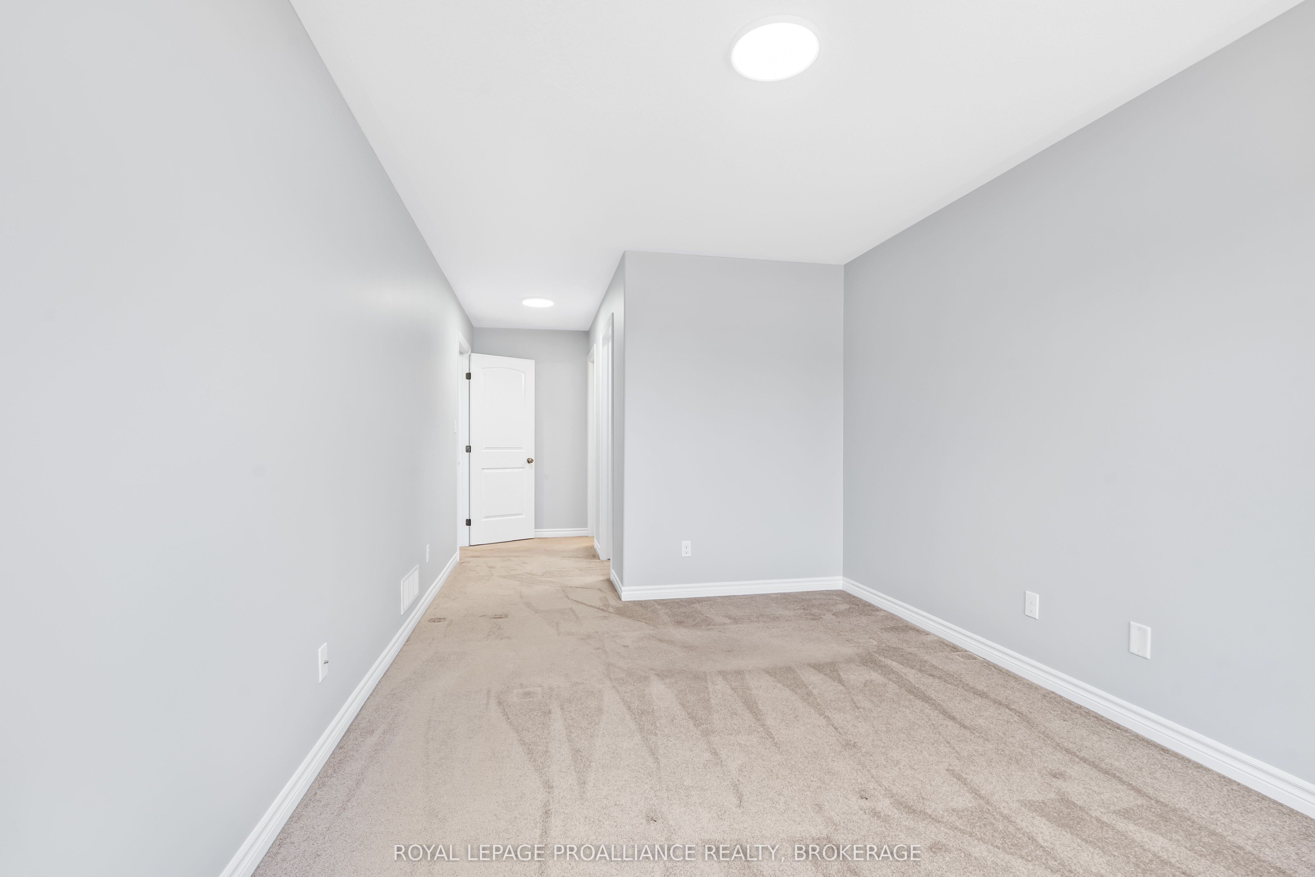 1584 Davenport Crescent Property Photo 18