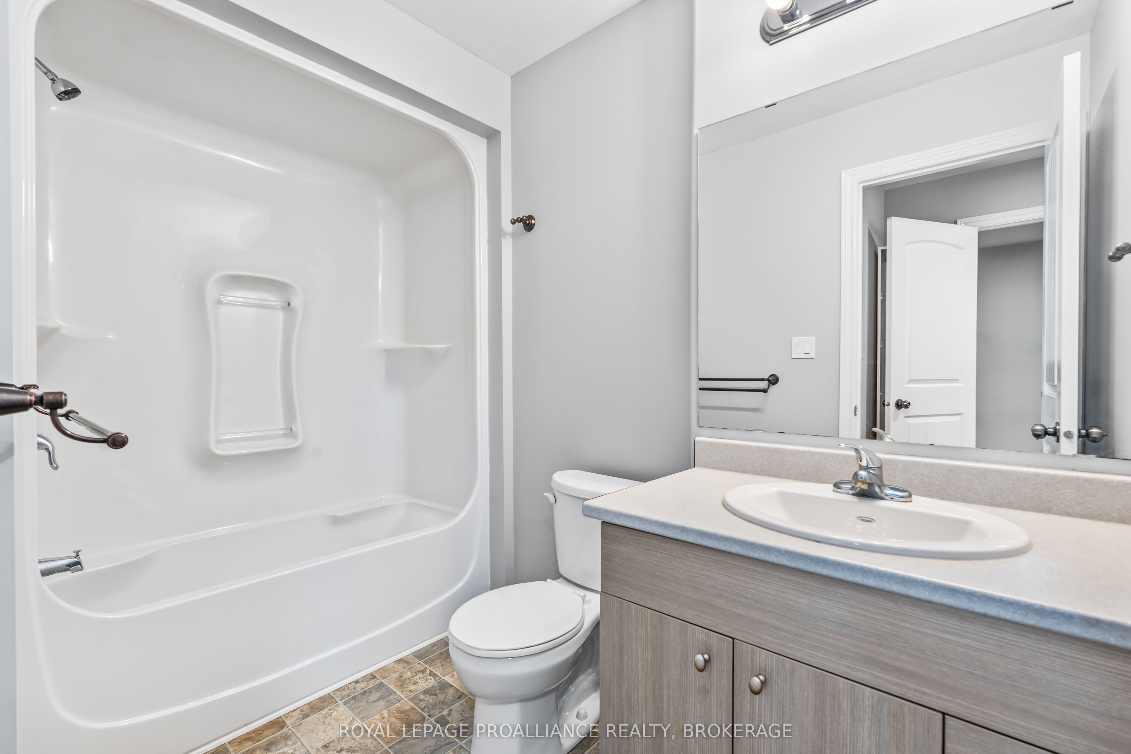 1584 Davenport Crescent Property Photo 20