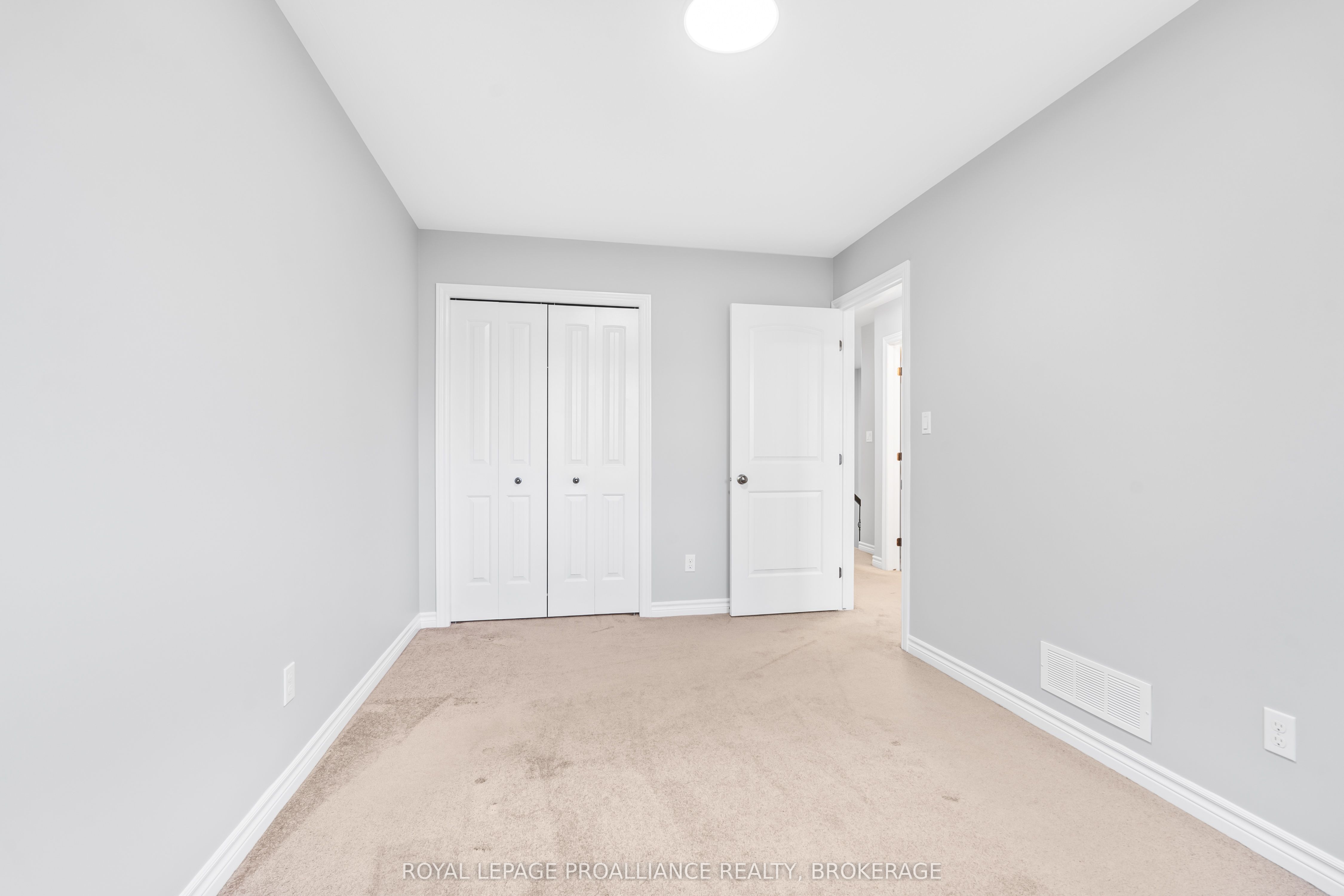 1584 Davenport Crescent Property Photo 23