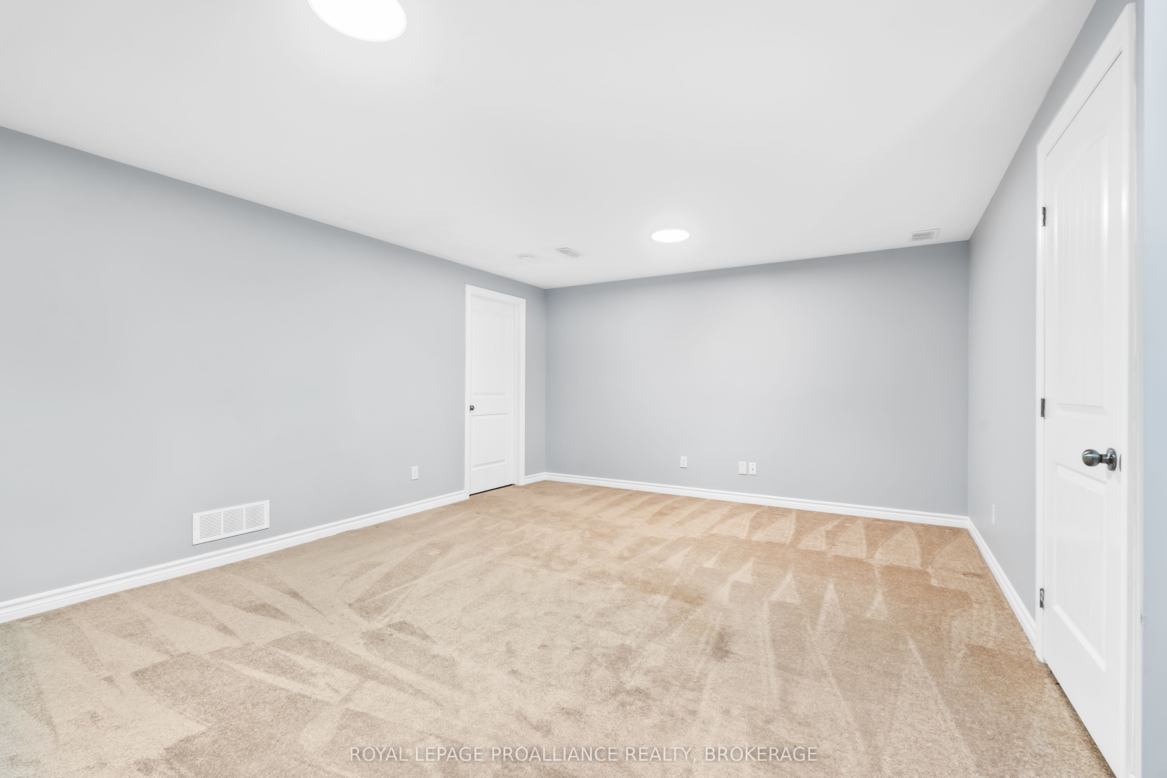 1584 Davenport Crescent Property Photo 29