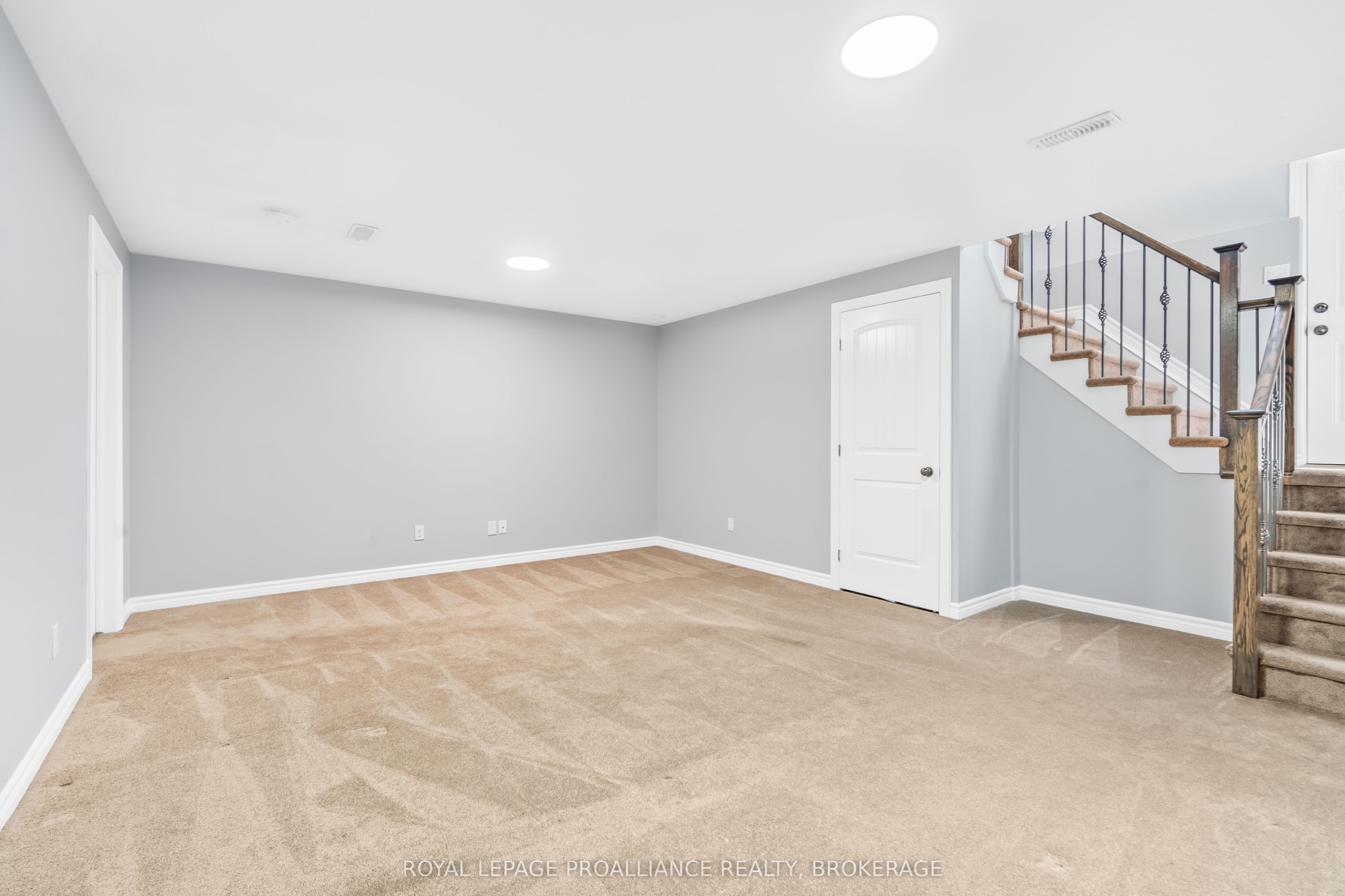 1584 Davenport Crescent Property Photo 30