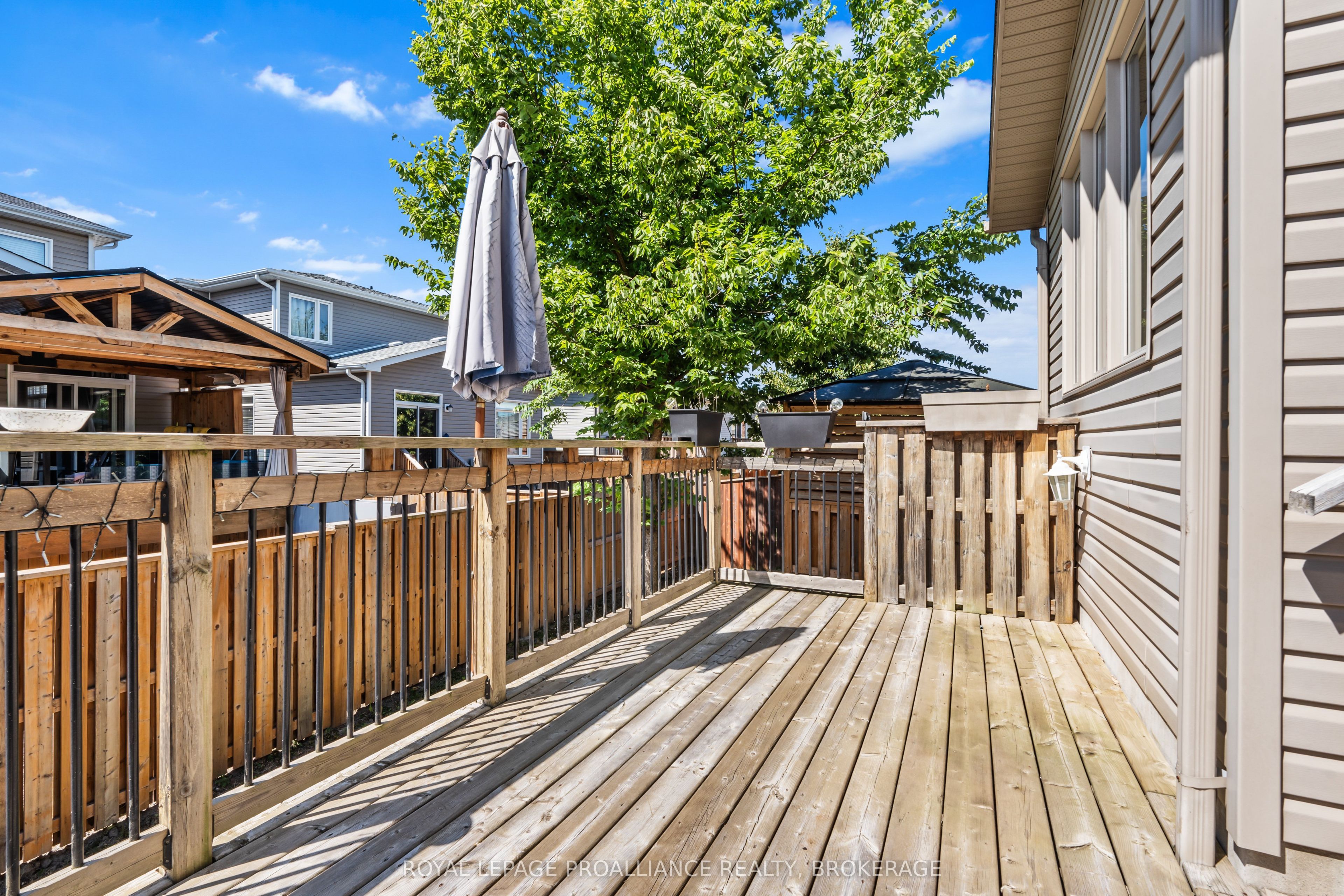 1584 Davenport Crescent Property Photo 33