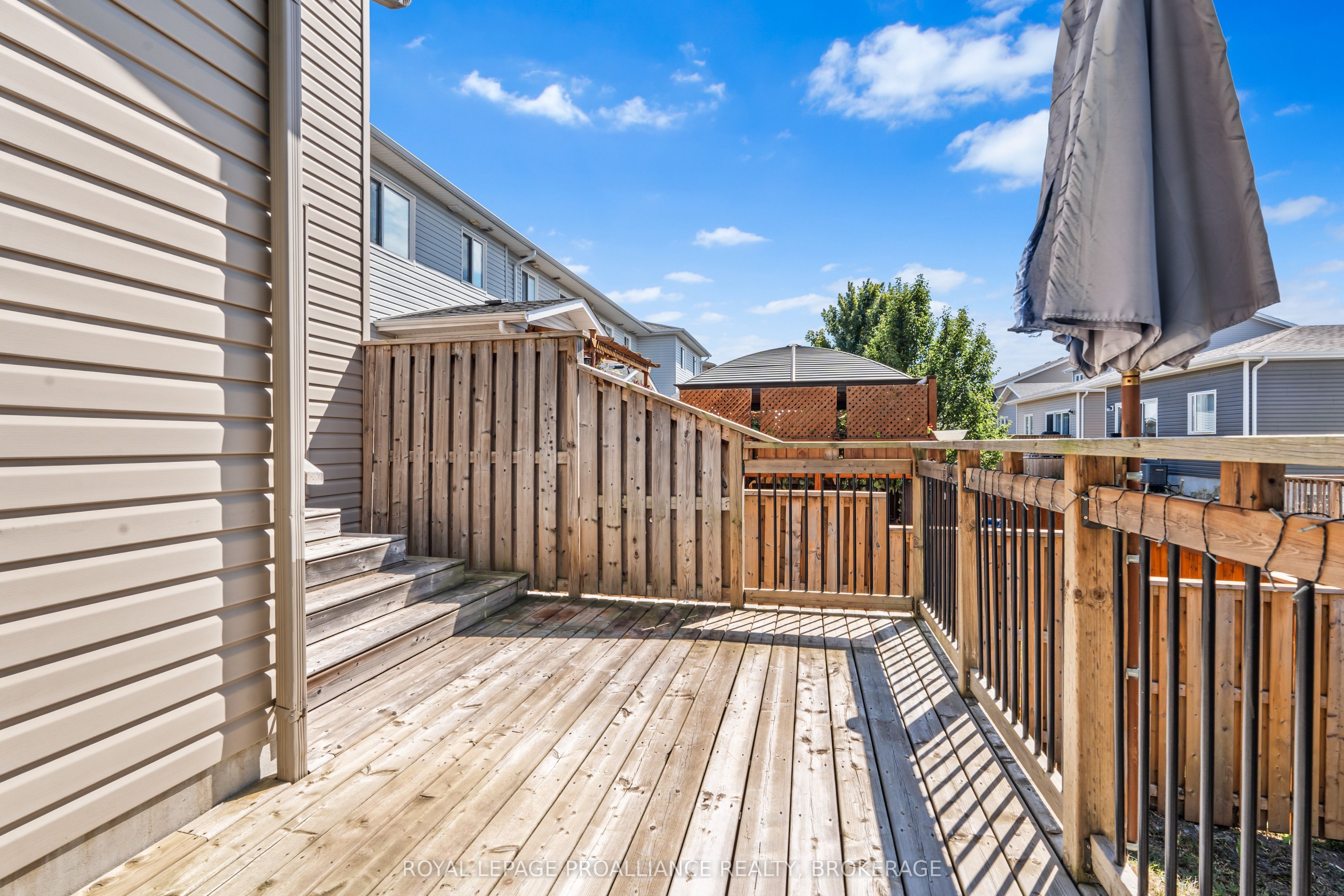 1584 Davenport Crescent Property Photo 34