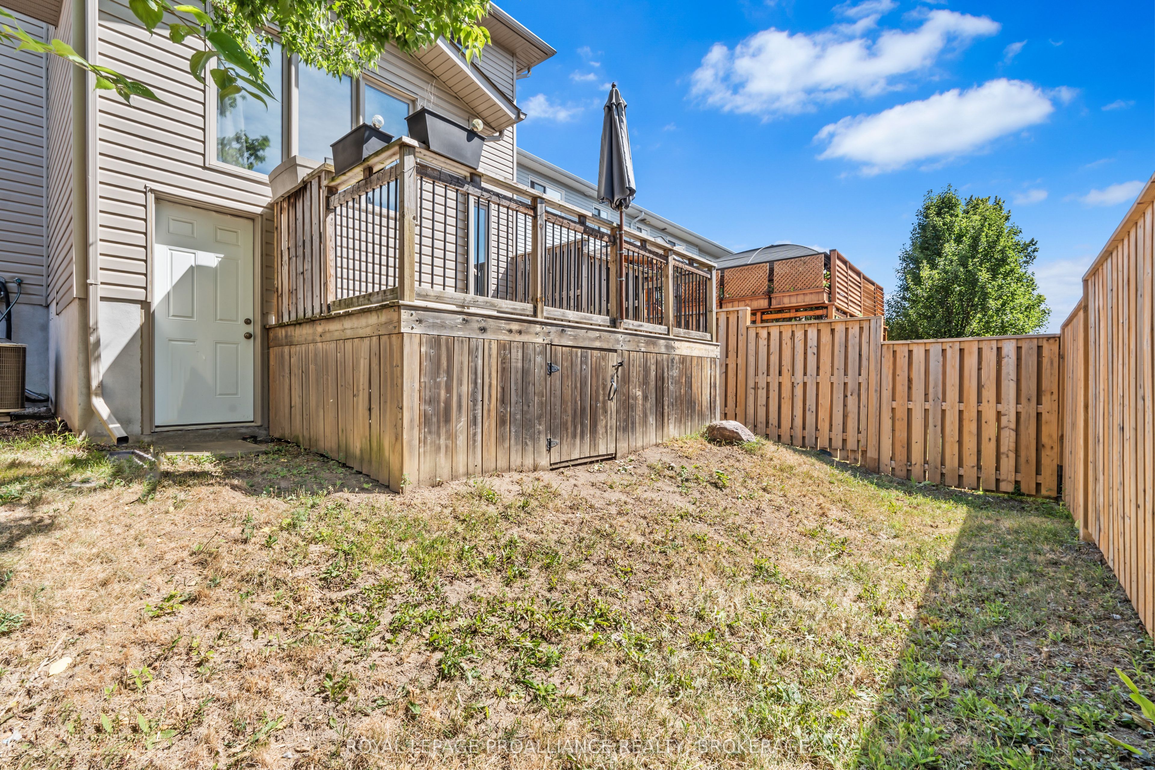 1584 Davenport Crescent Property Photo 35