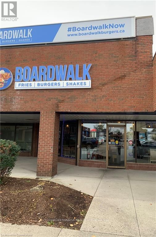 65 UNIVERSITY Avenue E Property Photo 1