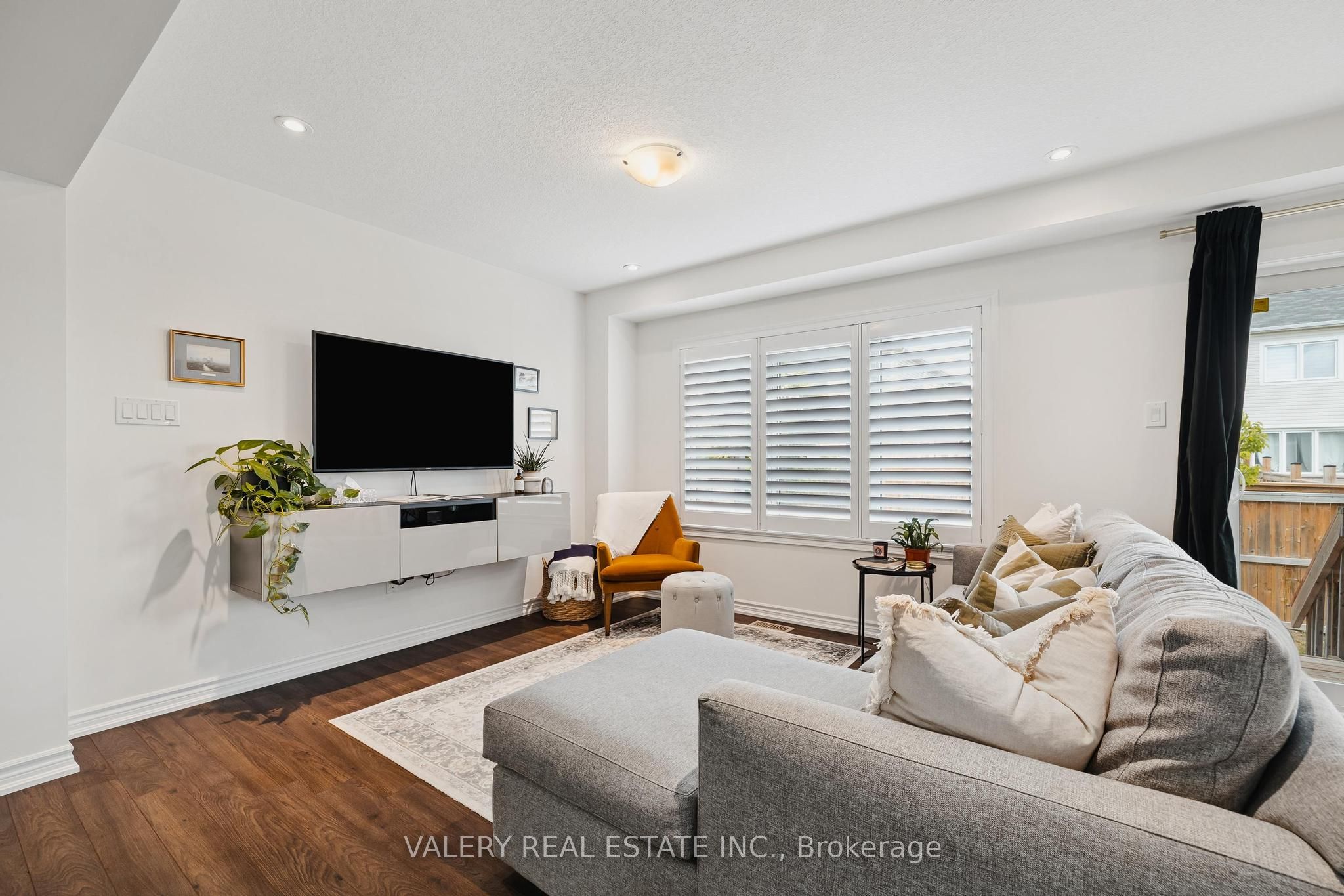 242 Waterbrook Lane Property Photo 10