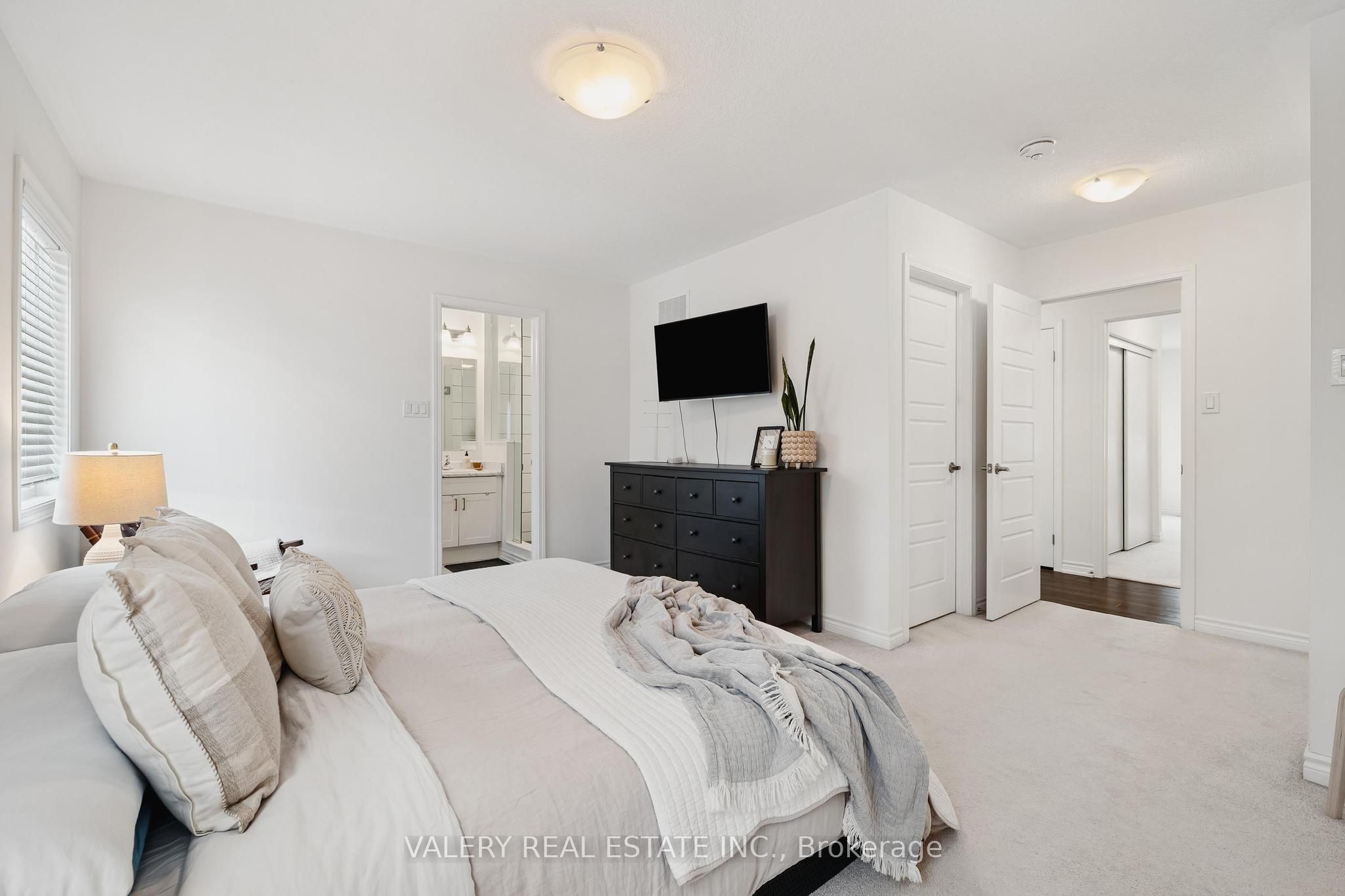 242 Waterbrook Lane Property Photo 15