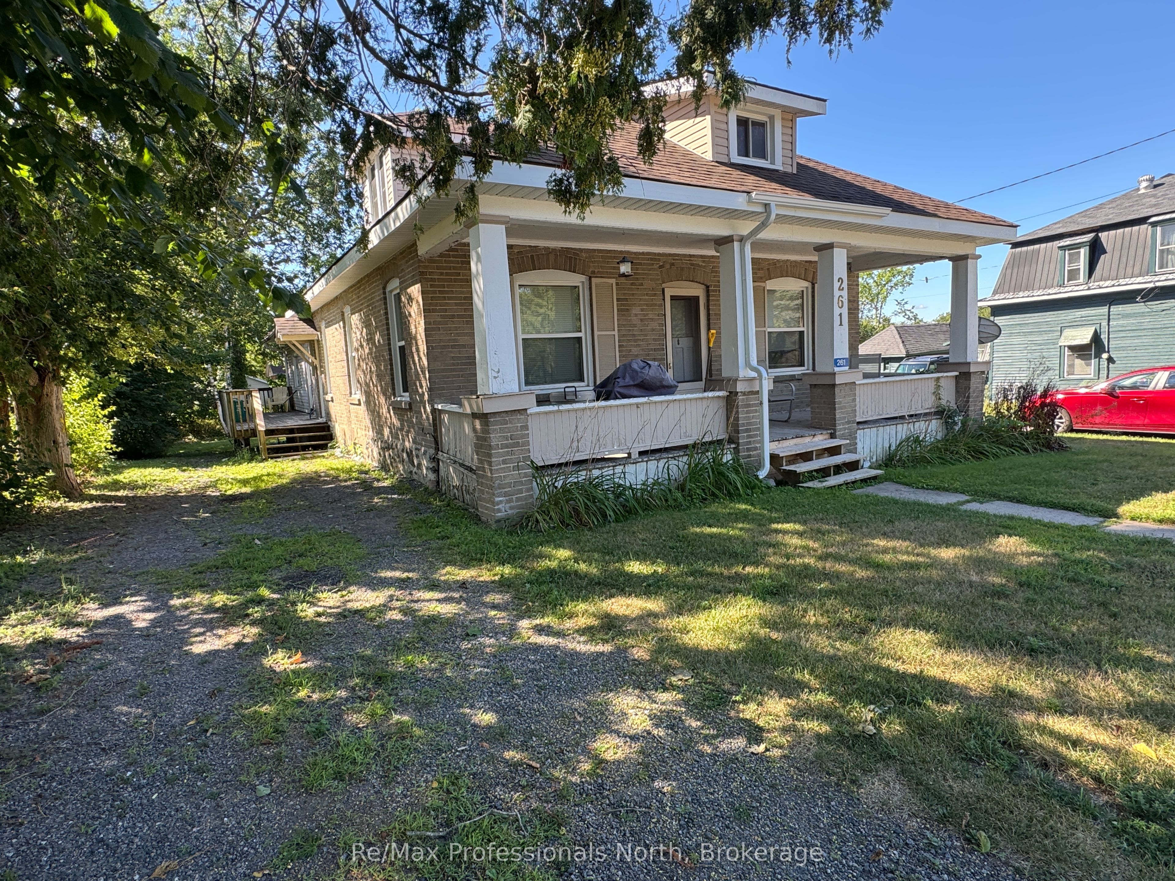 261 HOTCHKISS Street Property Photo 1