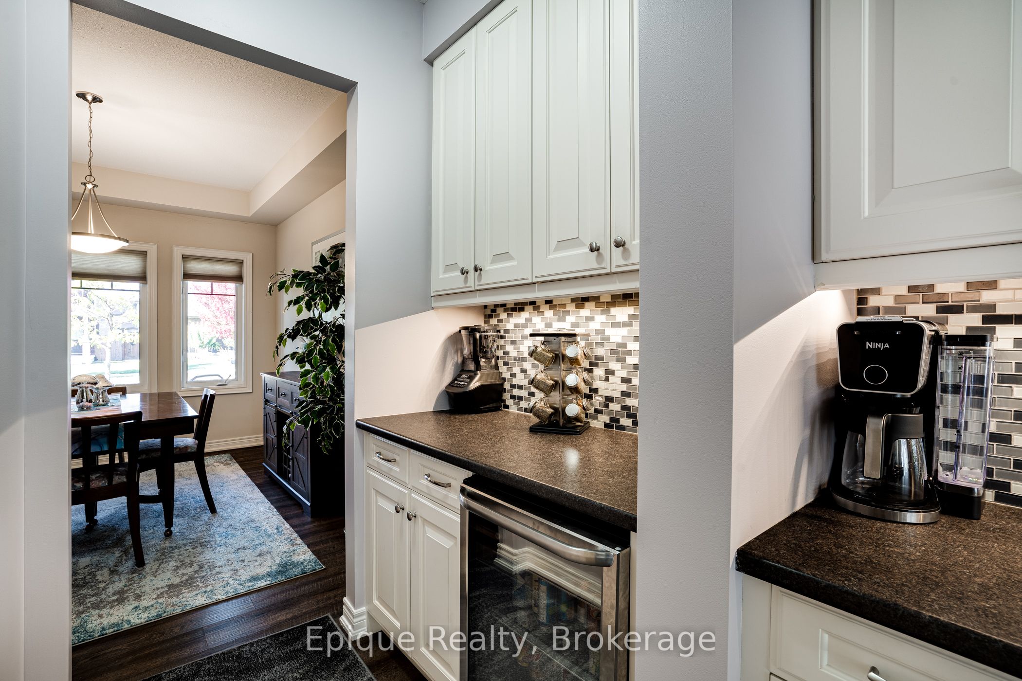 68 Roselawn Crescent Property Photo 5