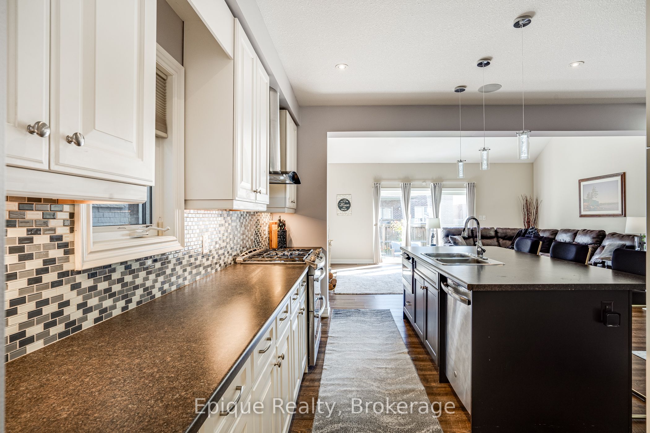 68 Roselawn Crescent Property Photo 6