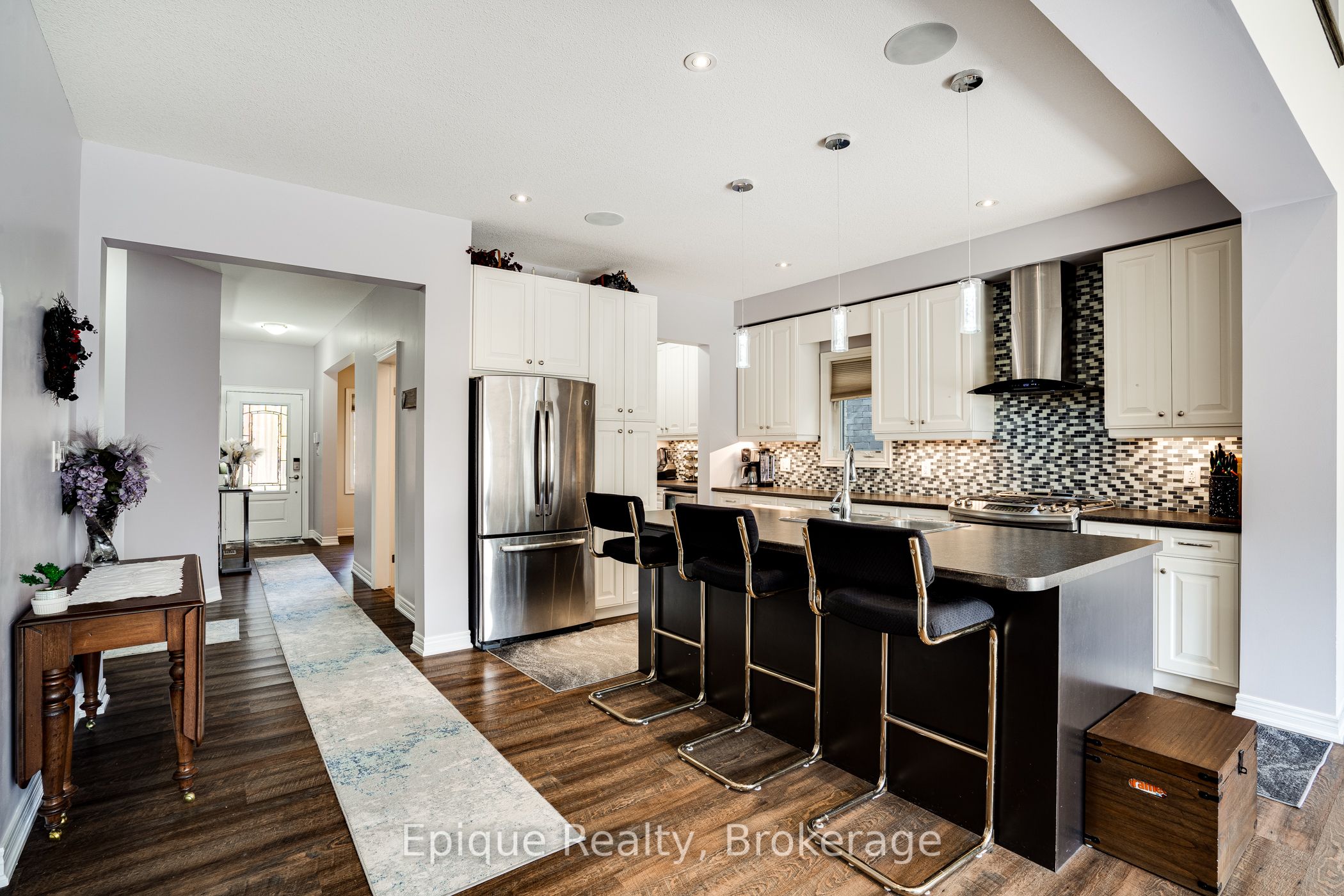 68 Roselawn Crescent Property Photo 9