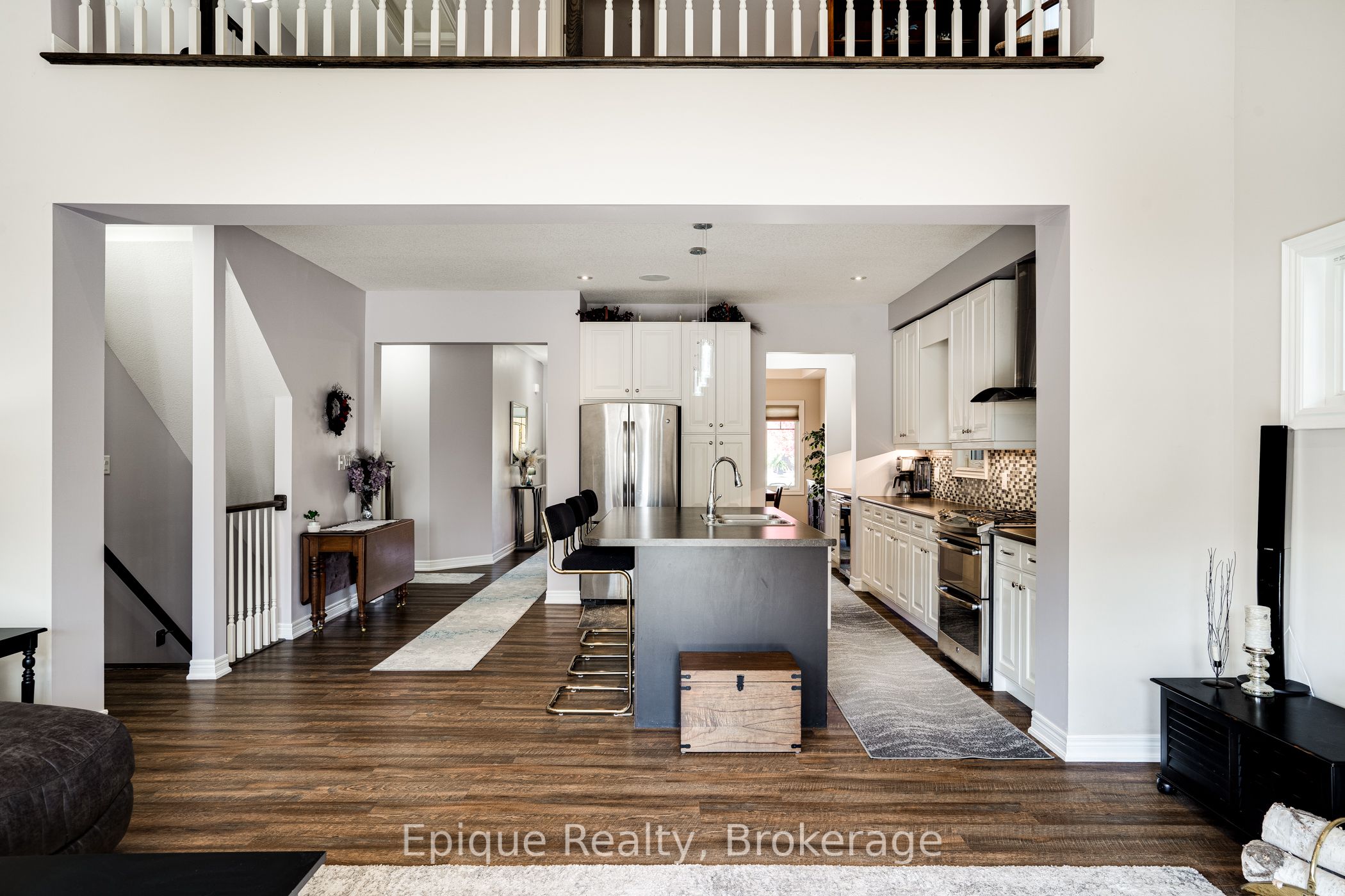 68 Roselawn Crescent Property Photo 10