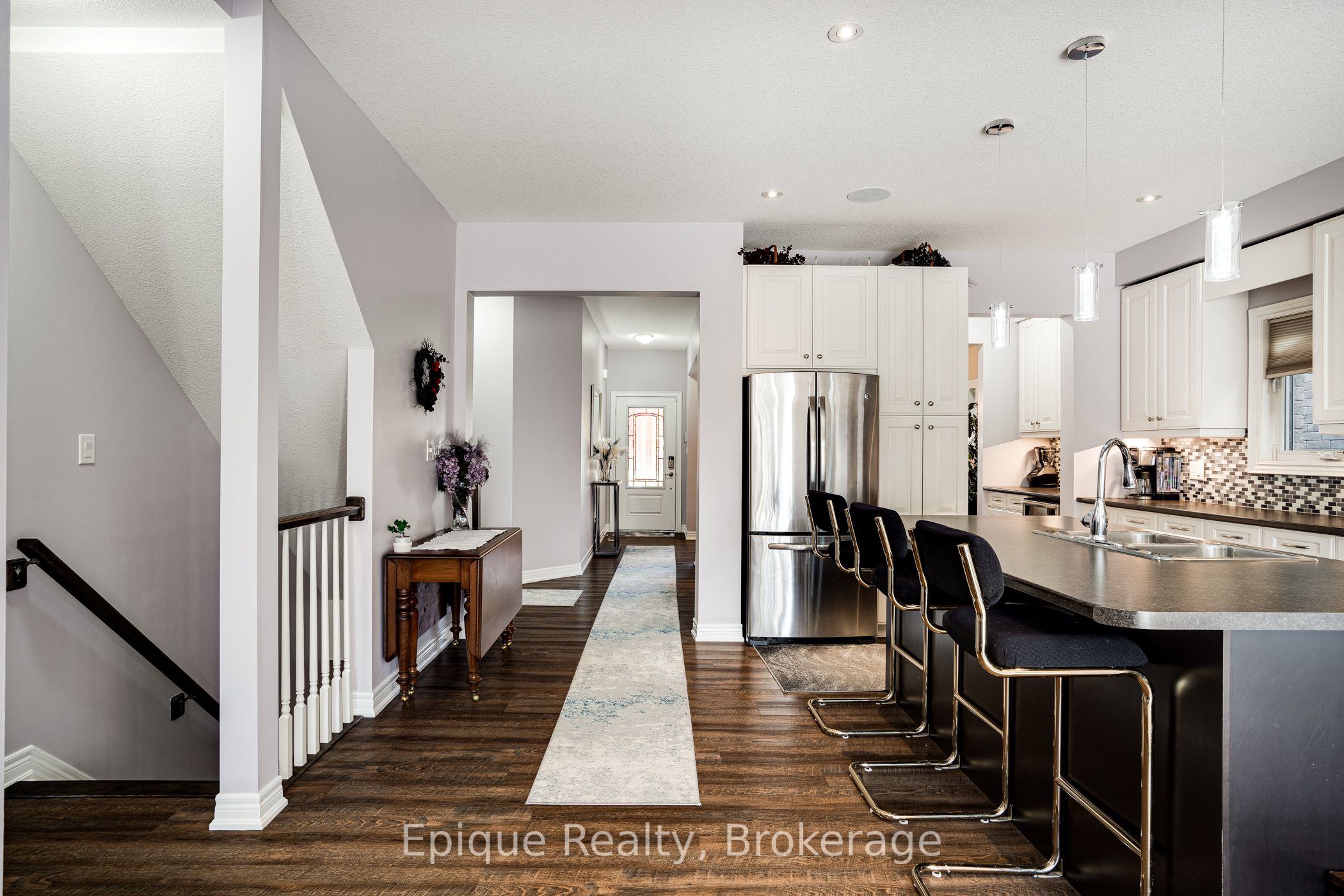 68 Roselawn Crescent Property Photo 11