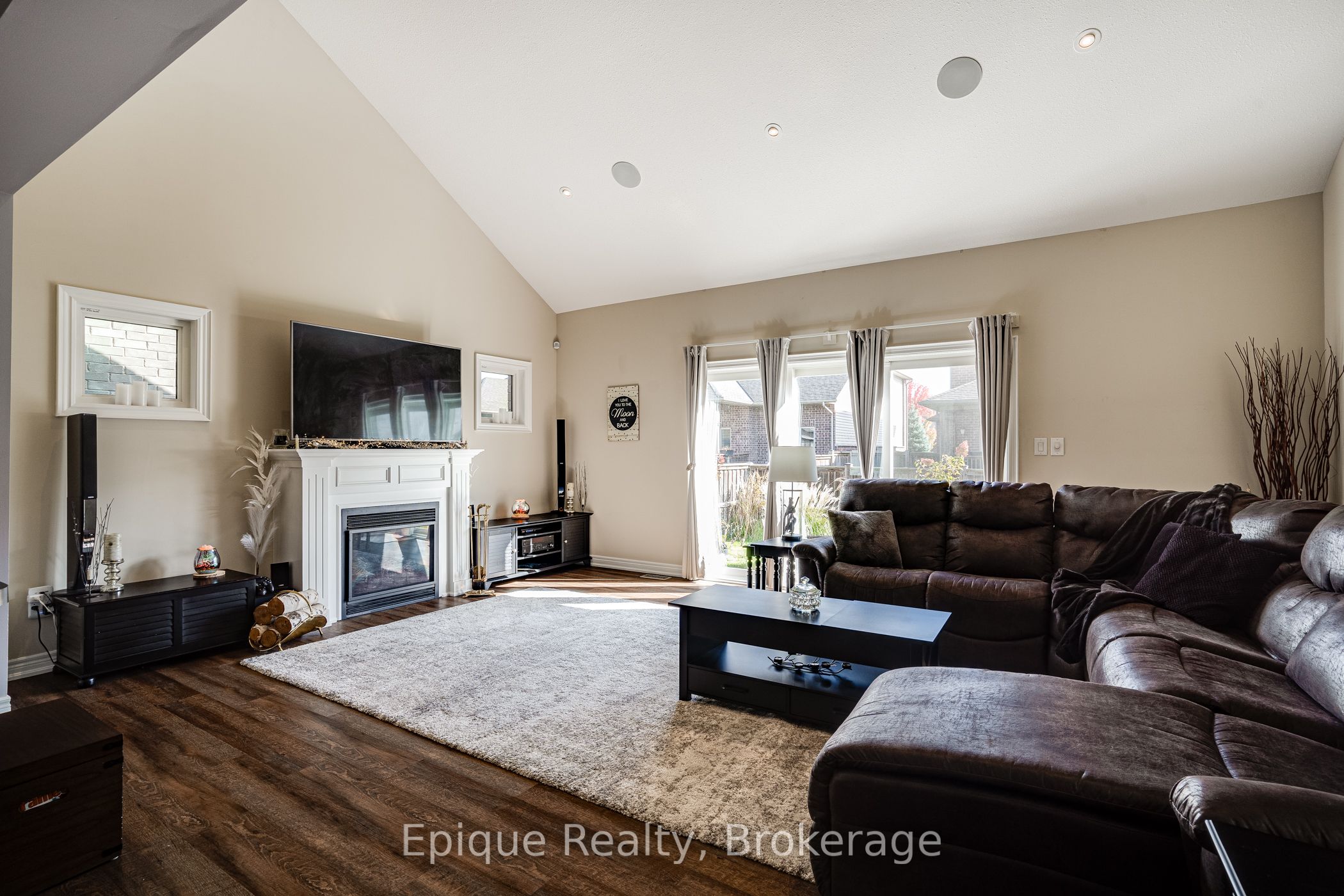 68 Roselawn Crescent Property Photo 13