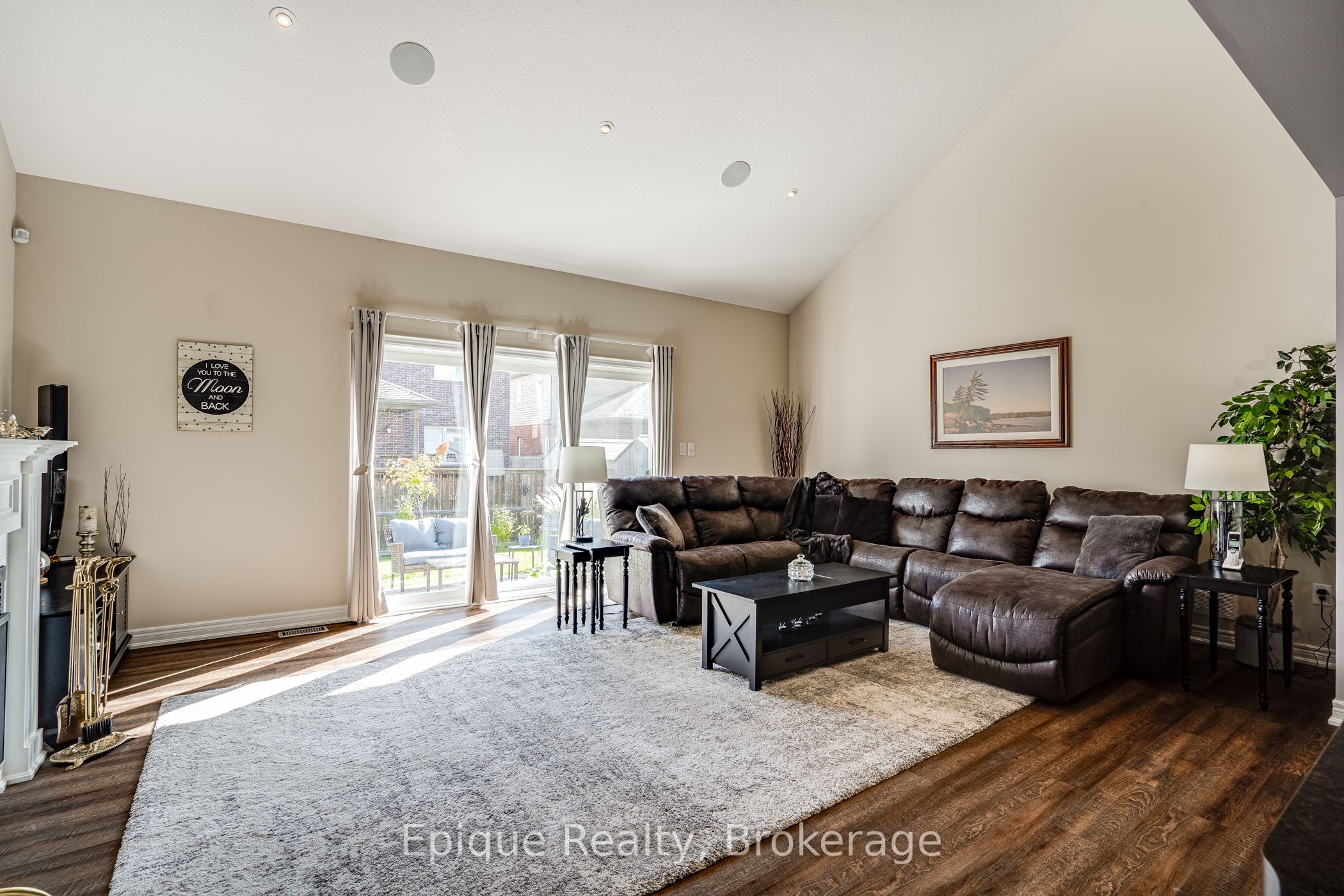 68 Roselawn Crescent Property Photo 14