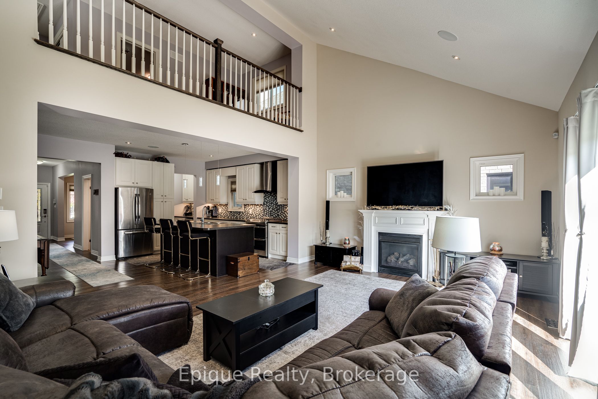 68 Roselawn Crescent Property Photo 16