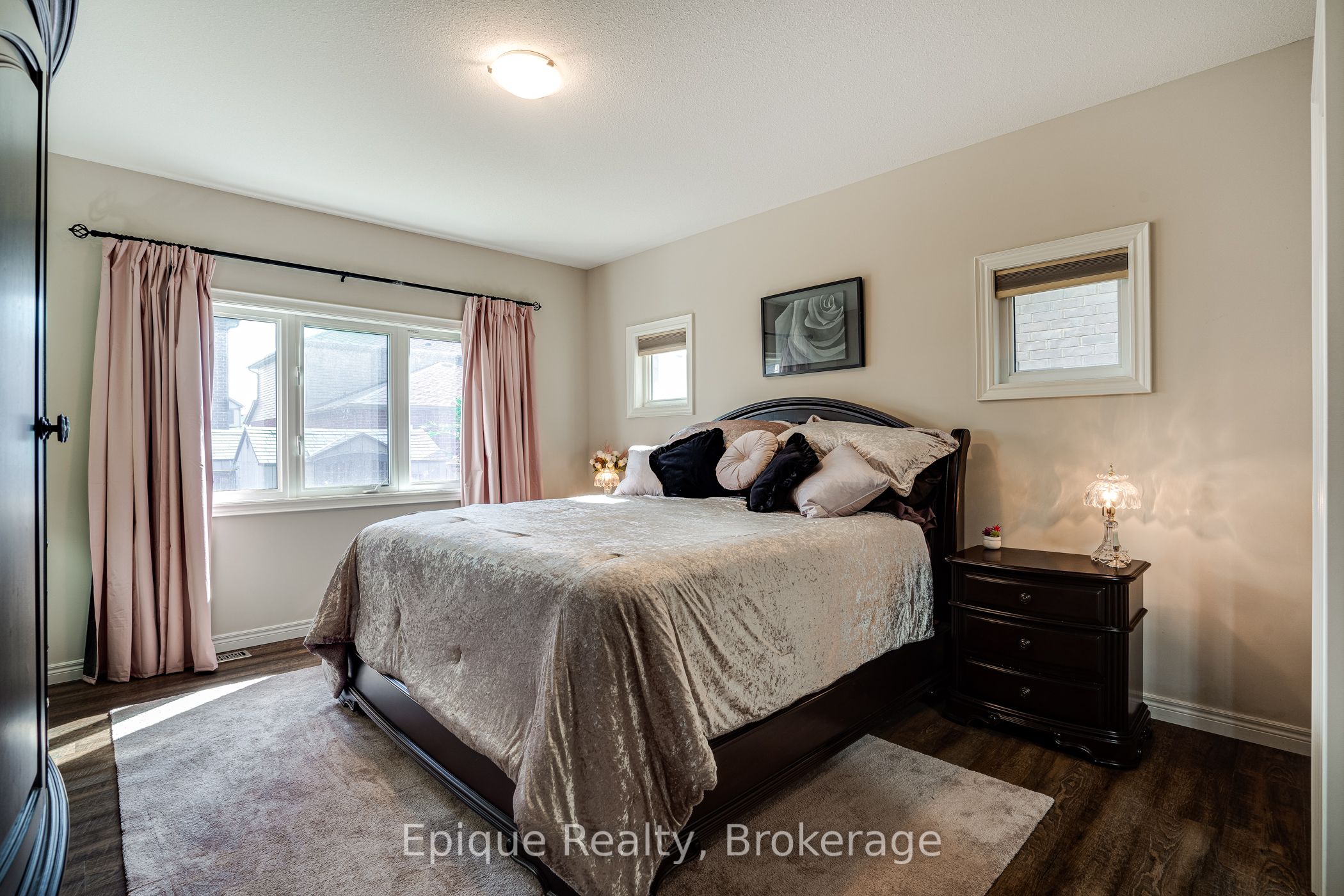 68 Roselawn Crescent Property Photo 17