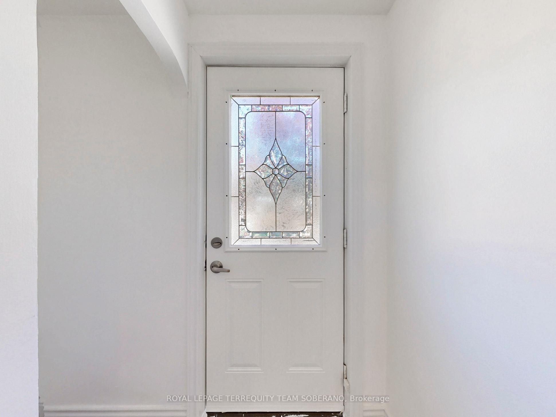 13 Roslin Avenue N Property Photo 4