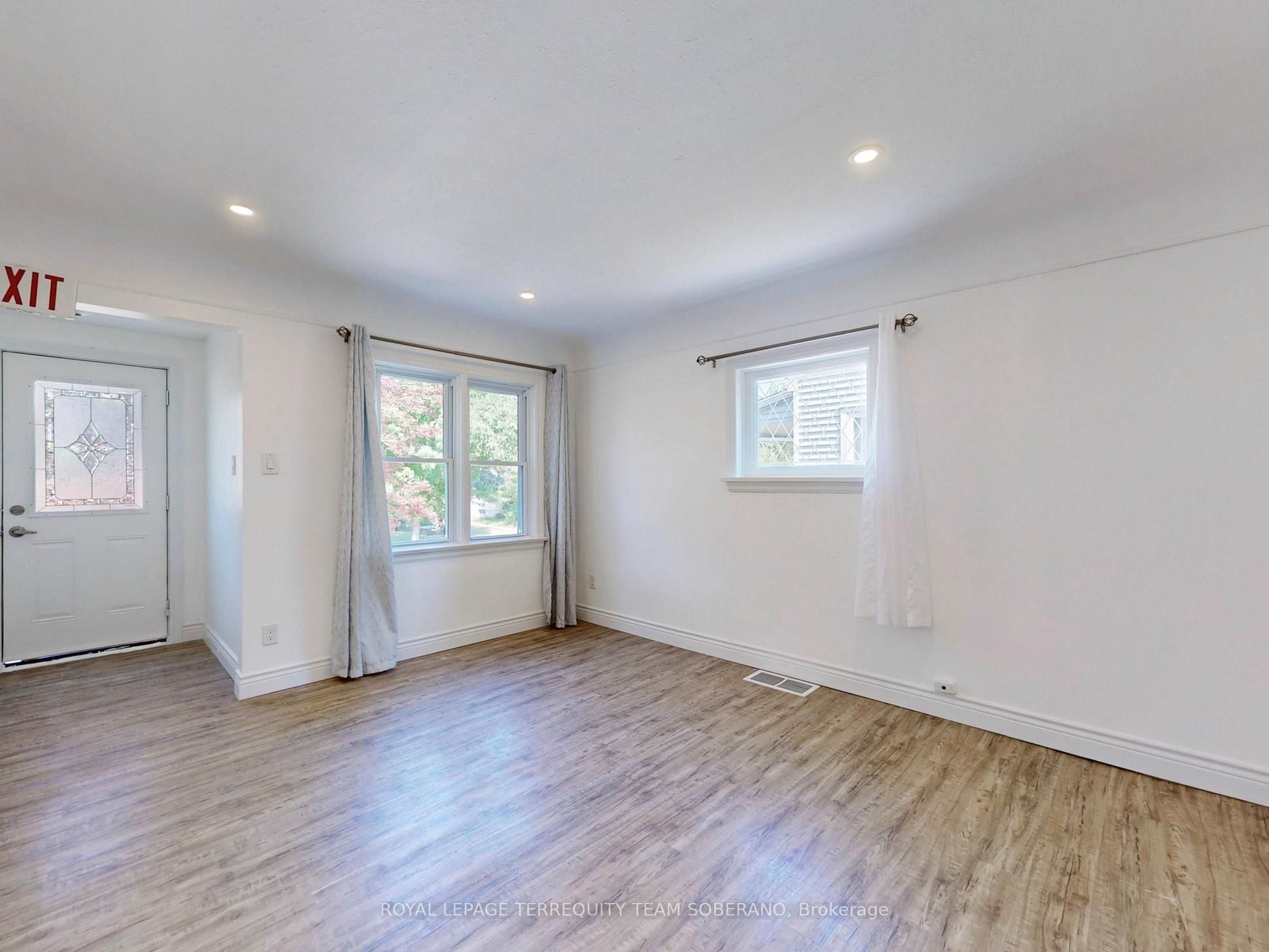 13 Roslin Avenue N Property Photo 5