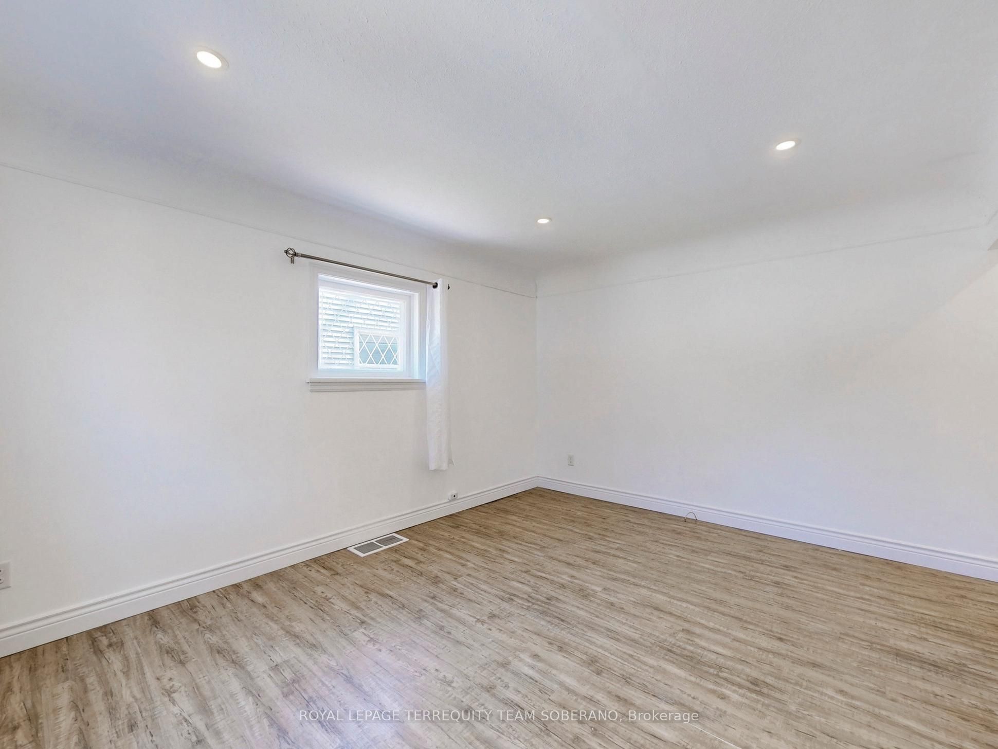 13 Roslin Avenue N Property Photo 7