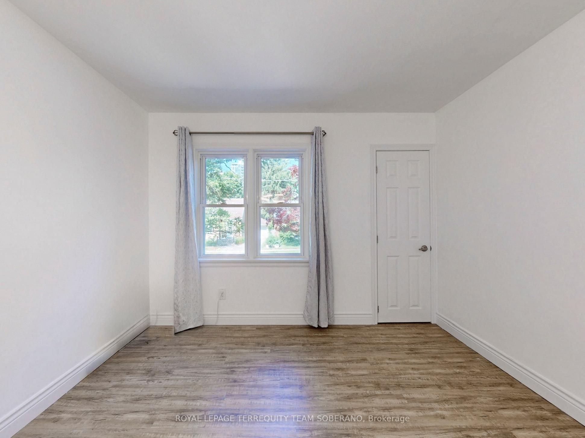 13 Roslin Avenue N Property Photo 12