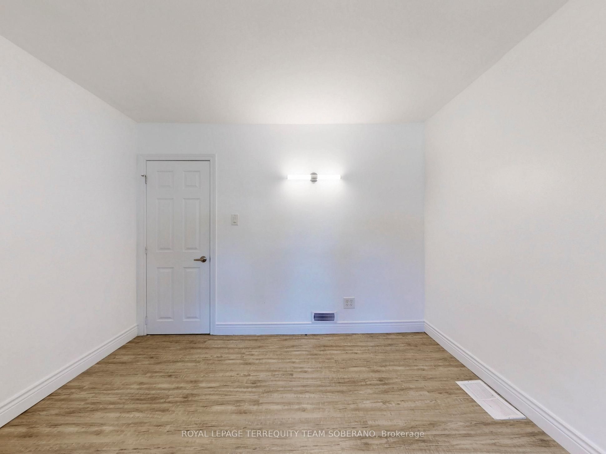 13 Roslin Avenue N Property Photo 13