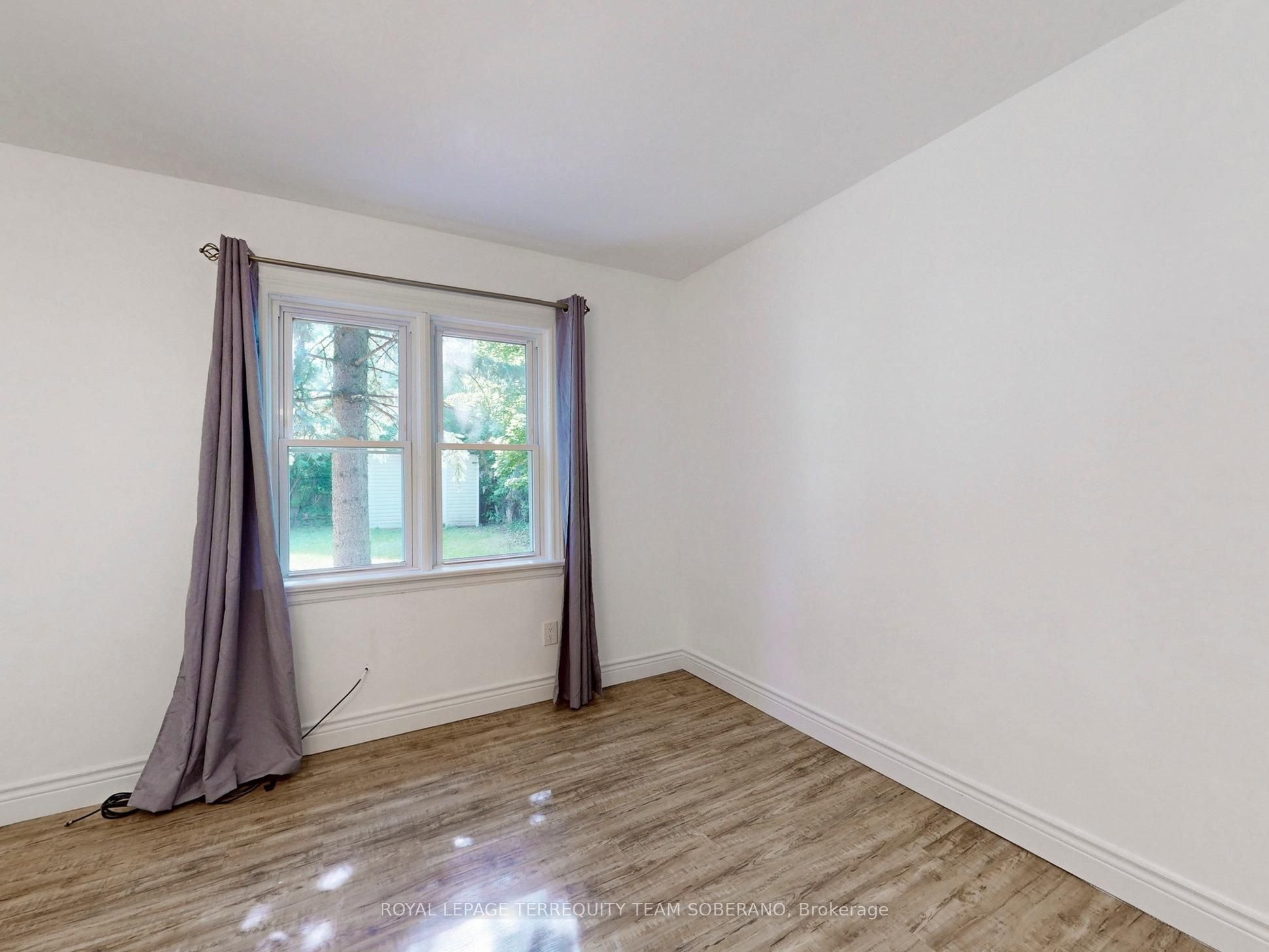 13 Roslin Avenue N Property Photo 14