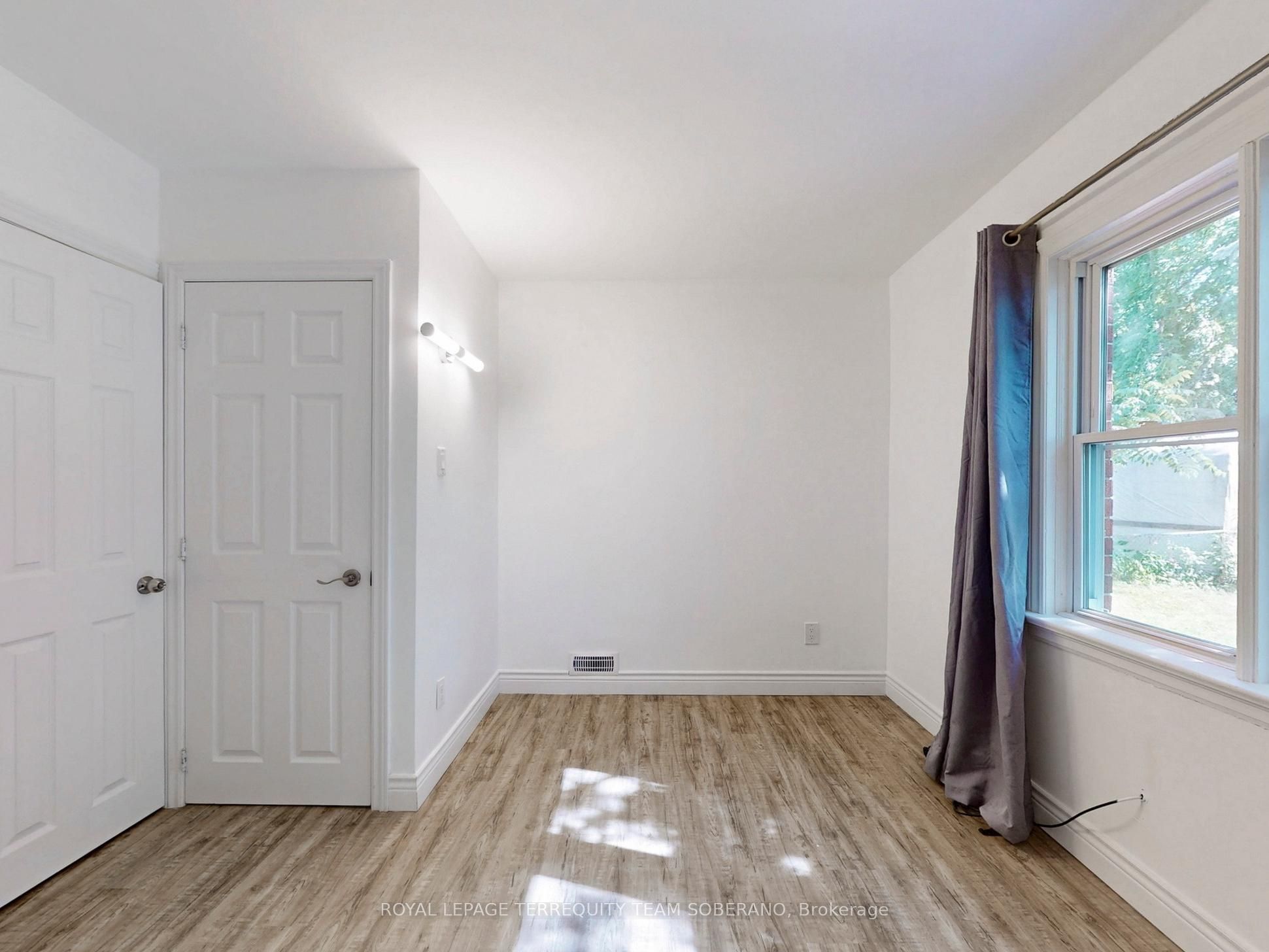 13 Roslin Avenue N Property Photo 15