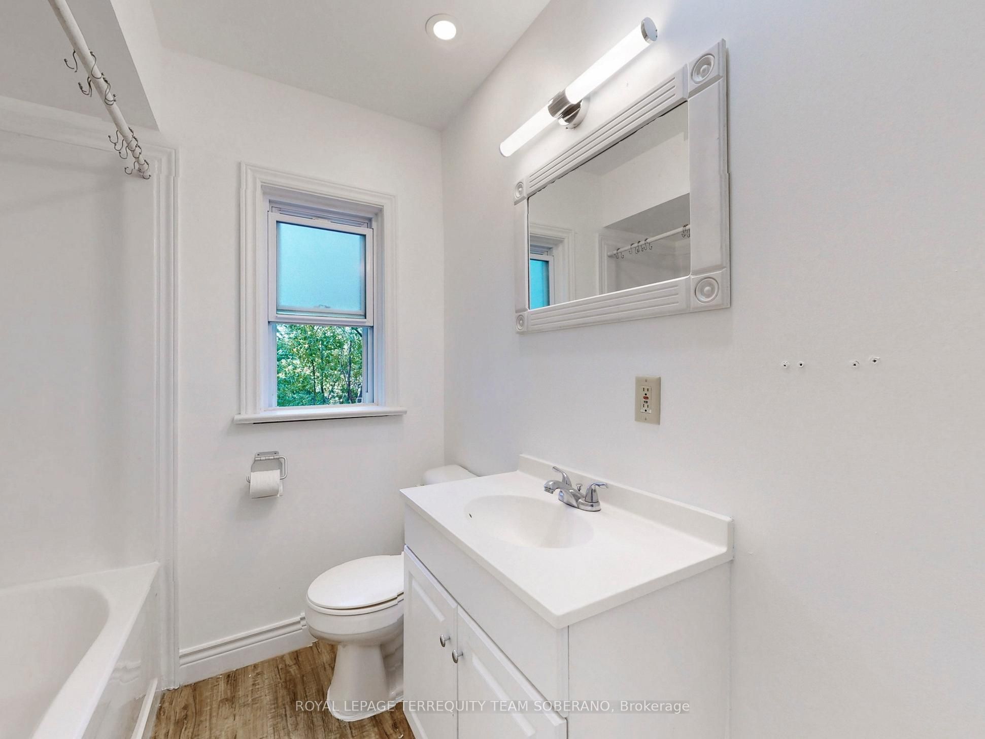 13 Roslin Avenue N Property Photo 16