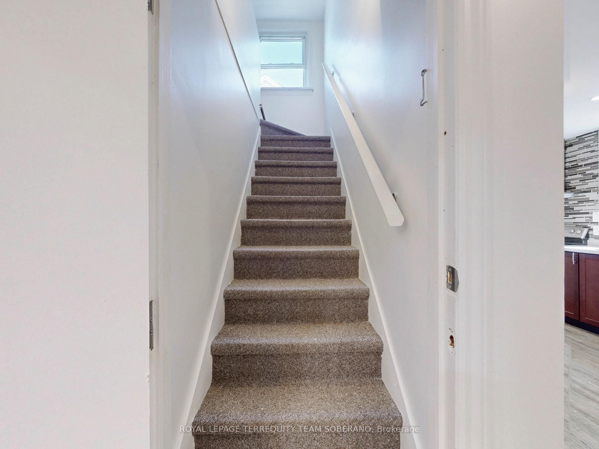 13 Roslin Avenue N Property Photo 18