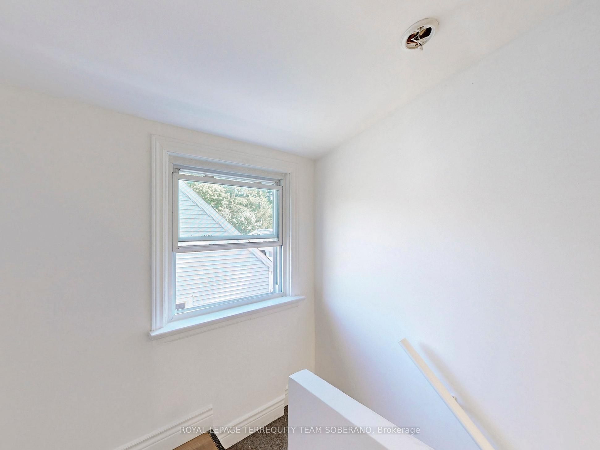 13 Roslin Avenue N Property Photo 19