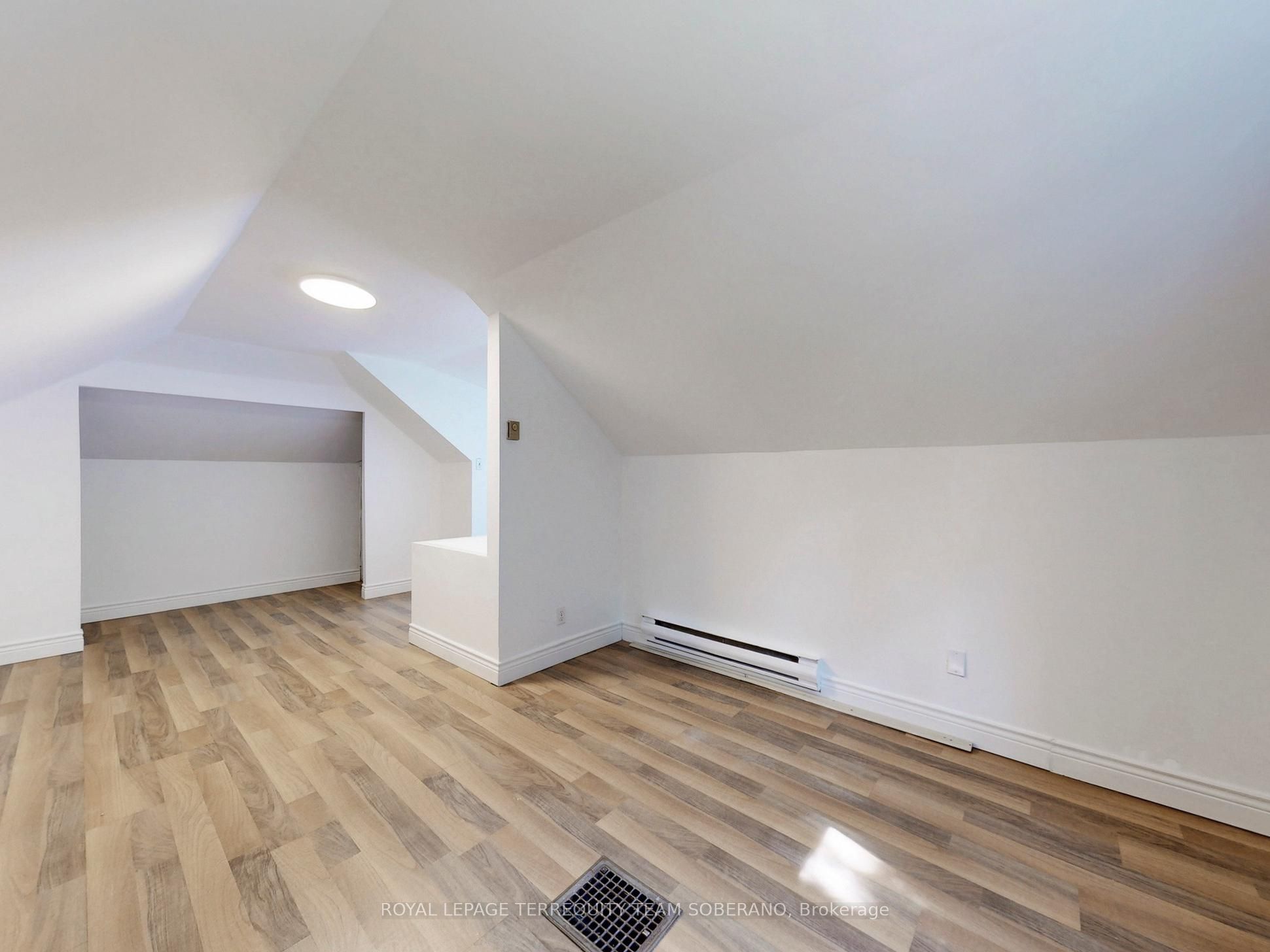 13 Roslin Avenue N Property Photo 22