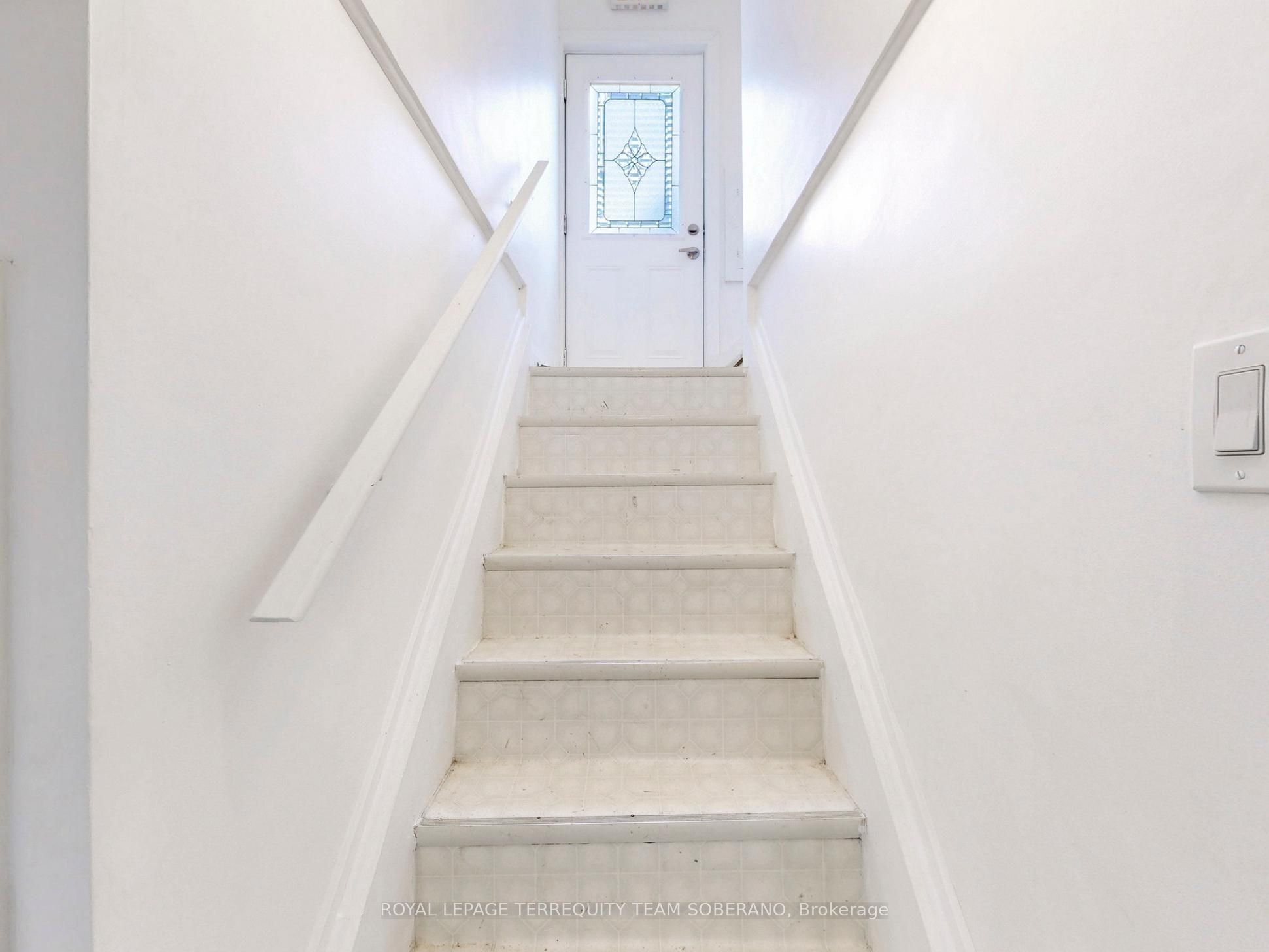 13 Roslin Avenue N Property Photo 23