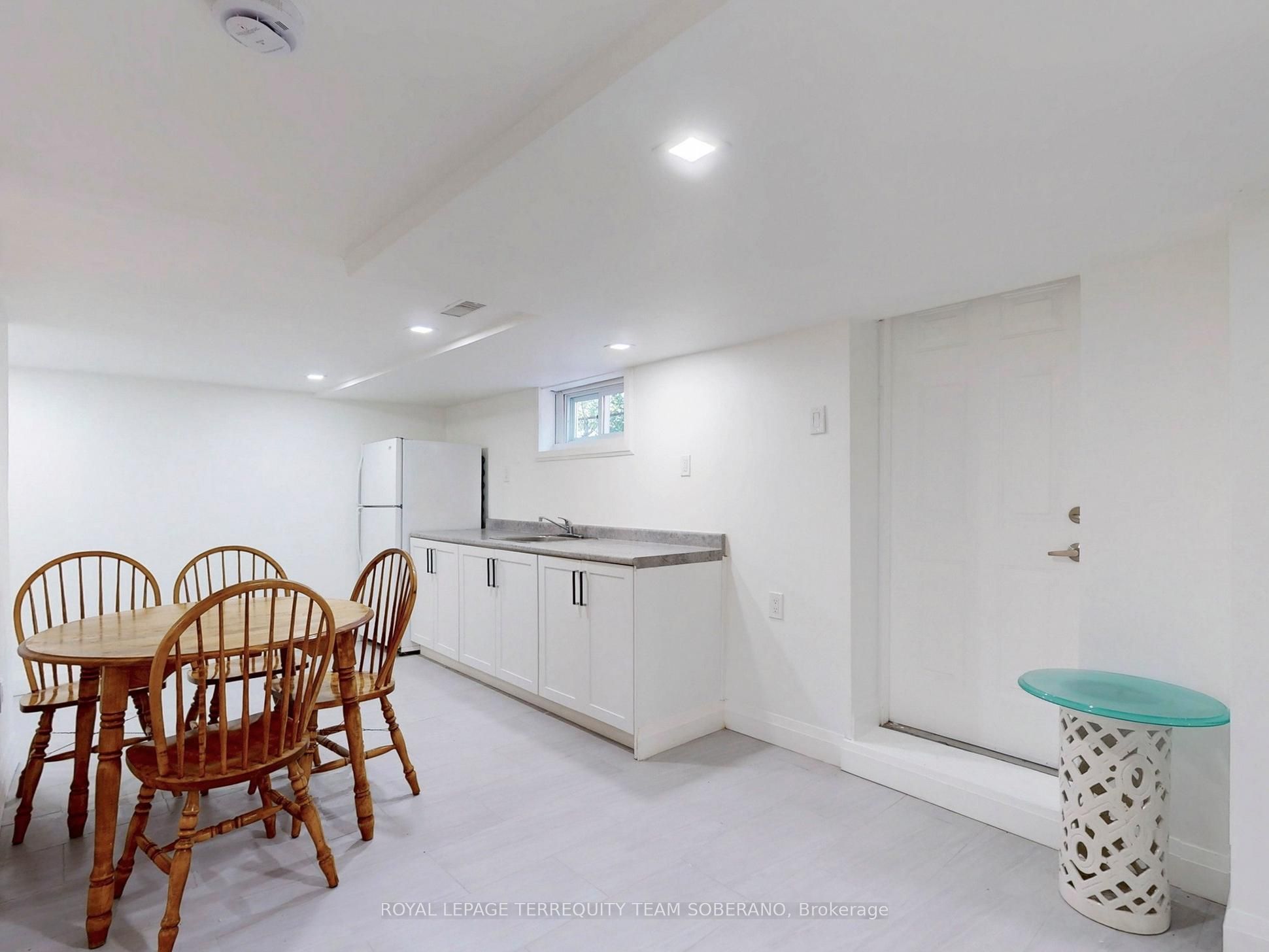 13 Roslin Avenue N Property Photo 24