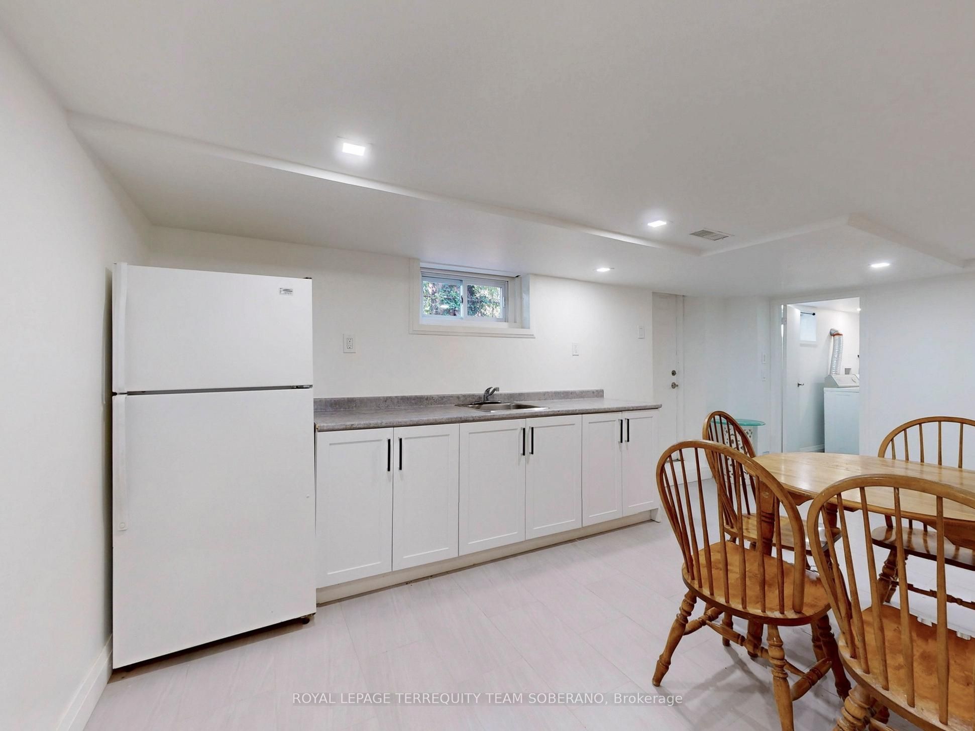 13 Roslin Avenue N Property Photo 25
