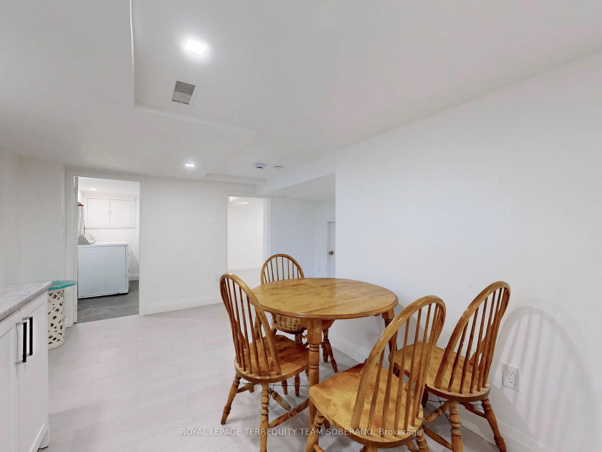 13 Roslin Avenue N Property Photo 27