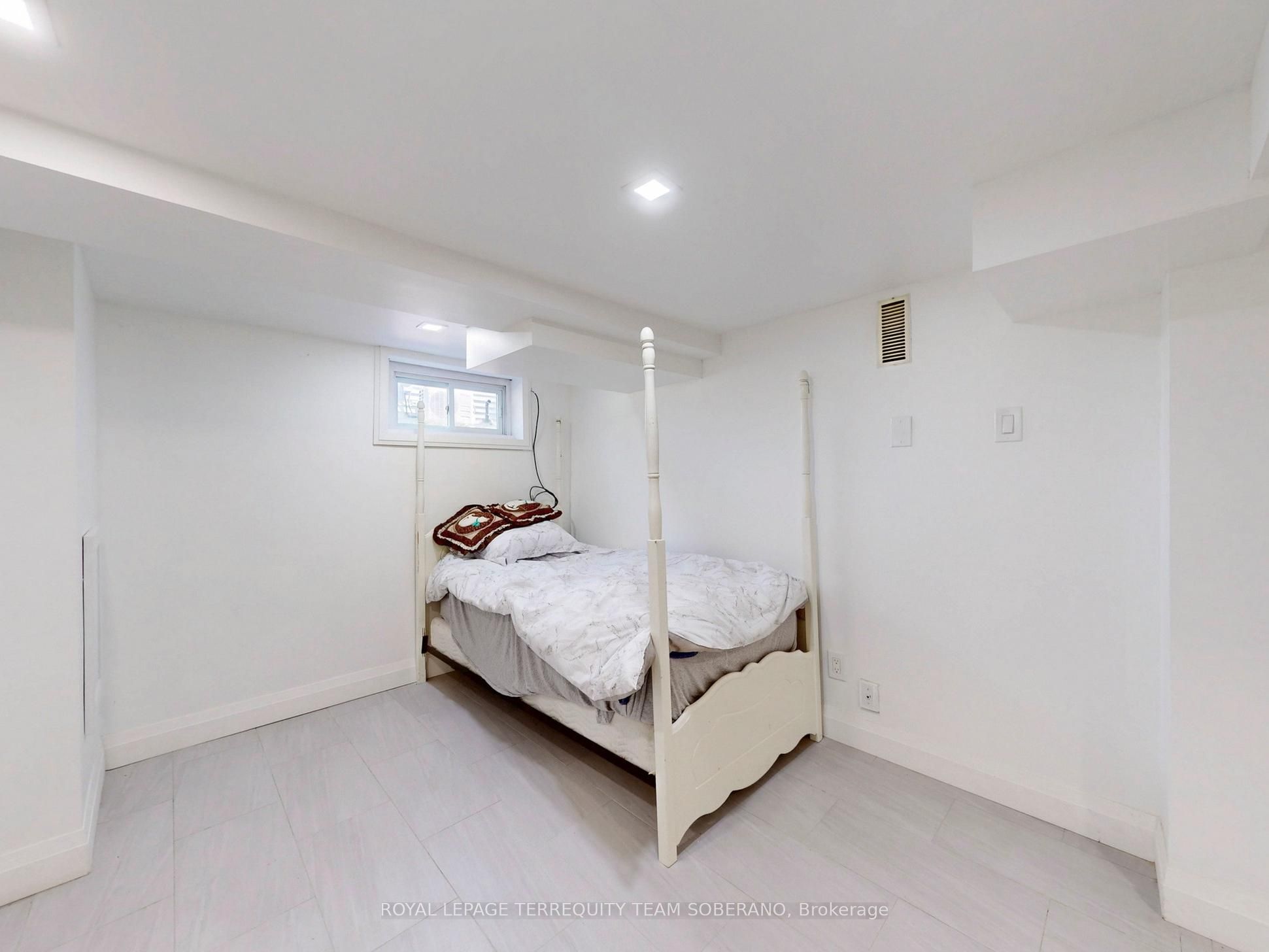 13 Roslin Avenue N Property Photo 29