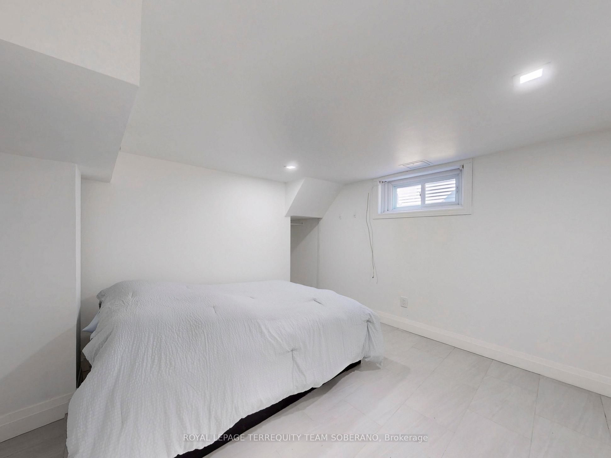 13 Roslin Avenue N Property Photo 30