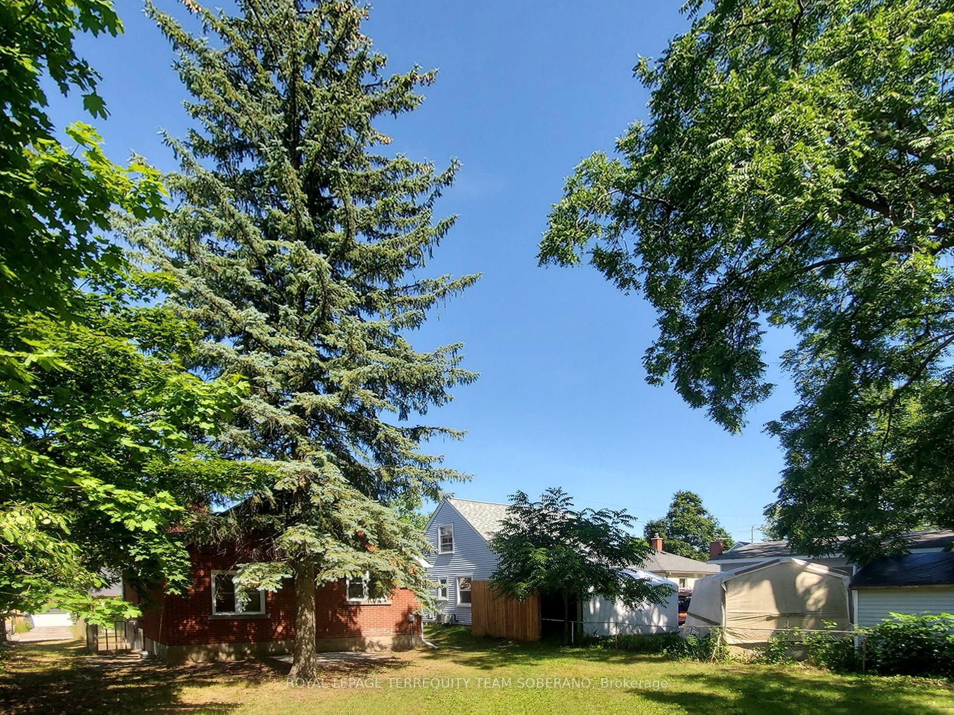 13 Roslin Avenue N Property Photo 36